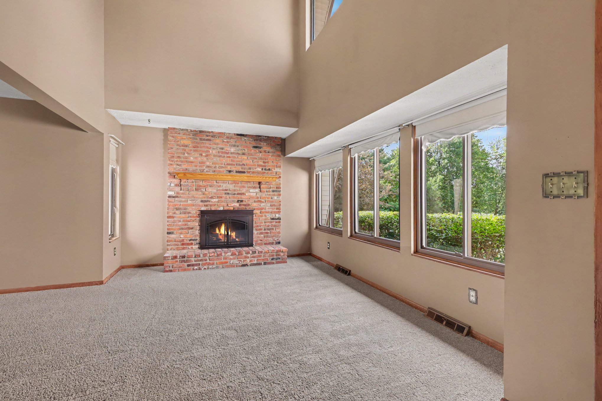 Photo 3 of 18 of 9875 Mentor Rd, Chardon, OH