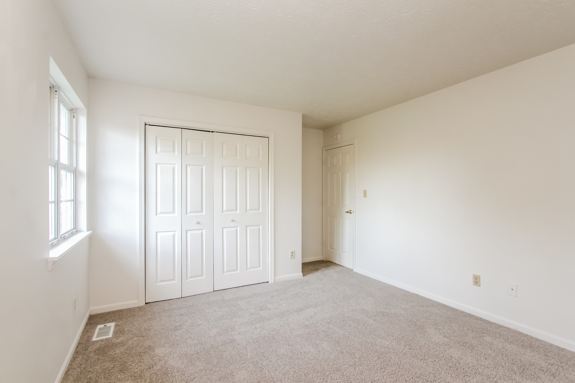 Photo 16 of 22 of 7641 Germander Ln, Indianapolis, IN