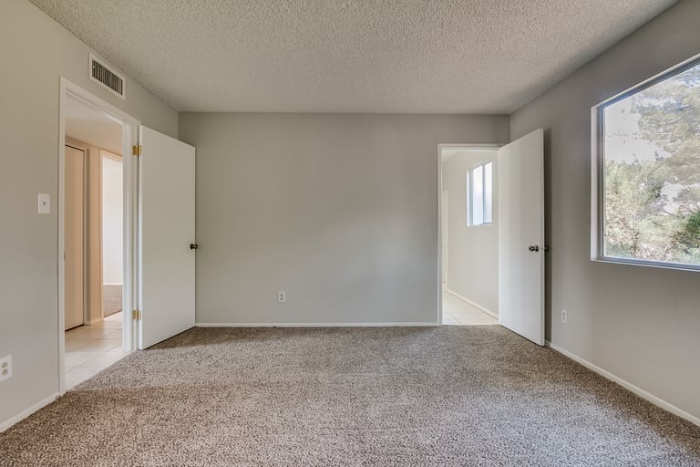 Photo 12 of 30 - 2922 E Sierra St, Phoenix, AZ 85028