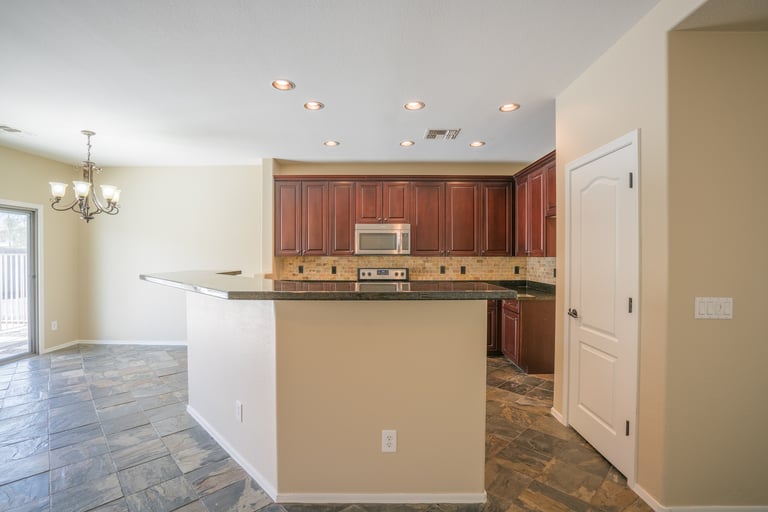 Photo 6 of 31 - 18563 W Fairway Dr, Surprise, AZ 85374