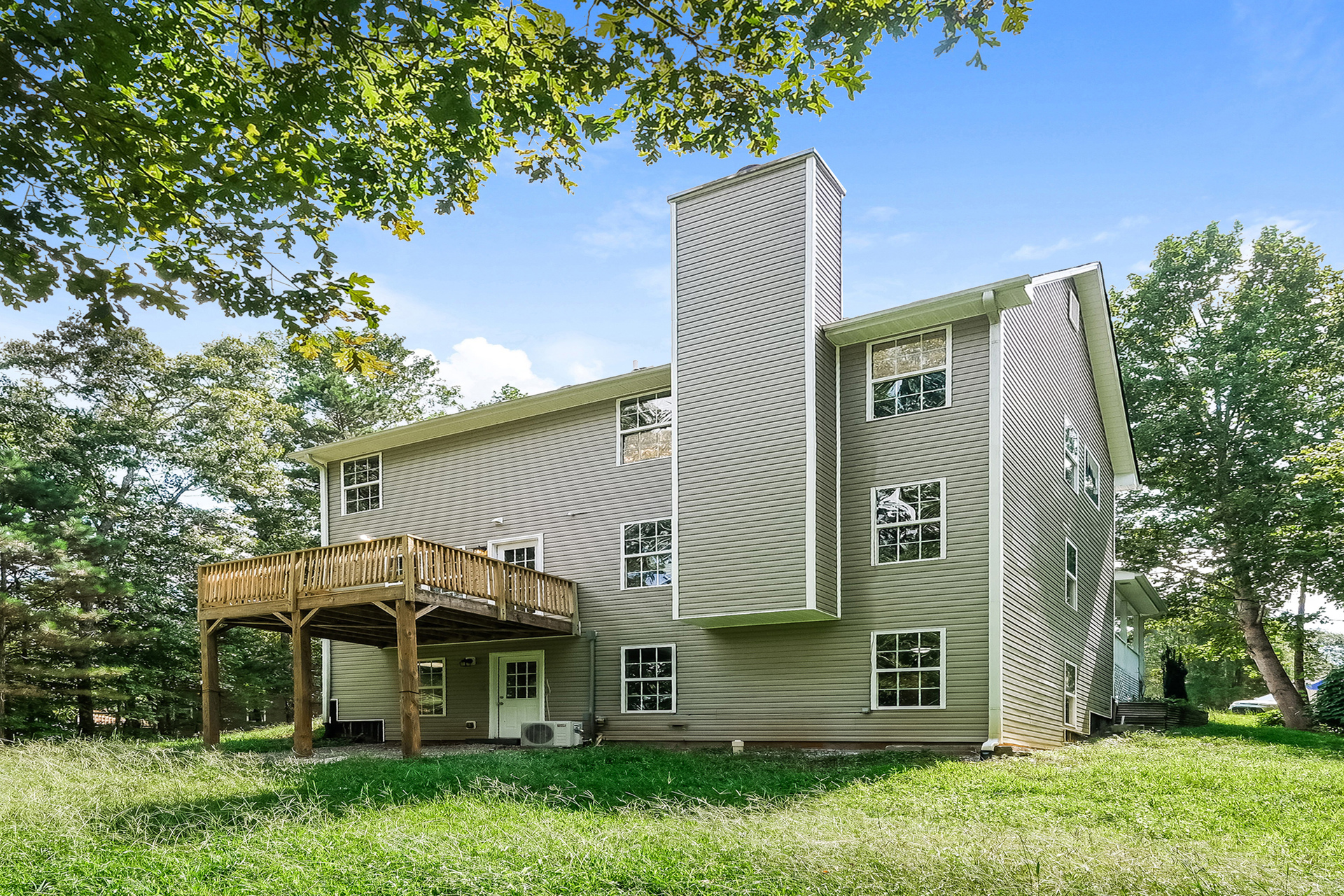 Photo 5 of 24 of 434 Pine Tree Dr, Dawsonville, GA
