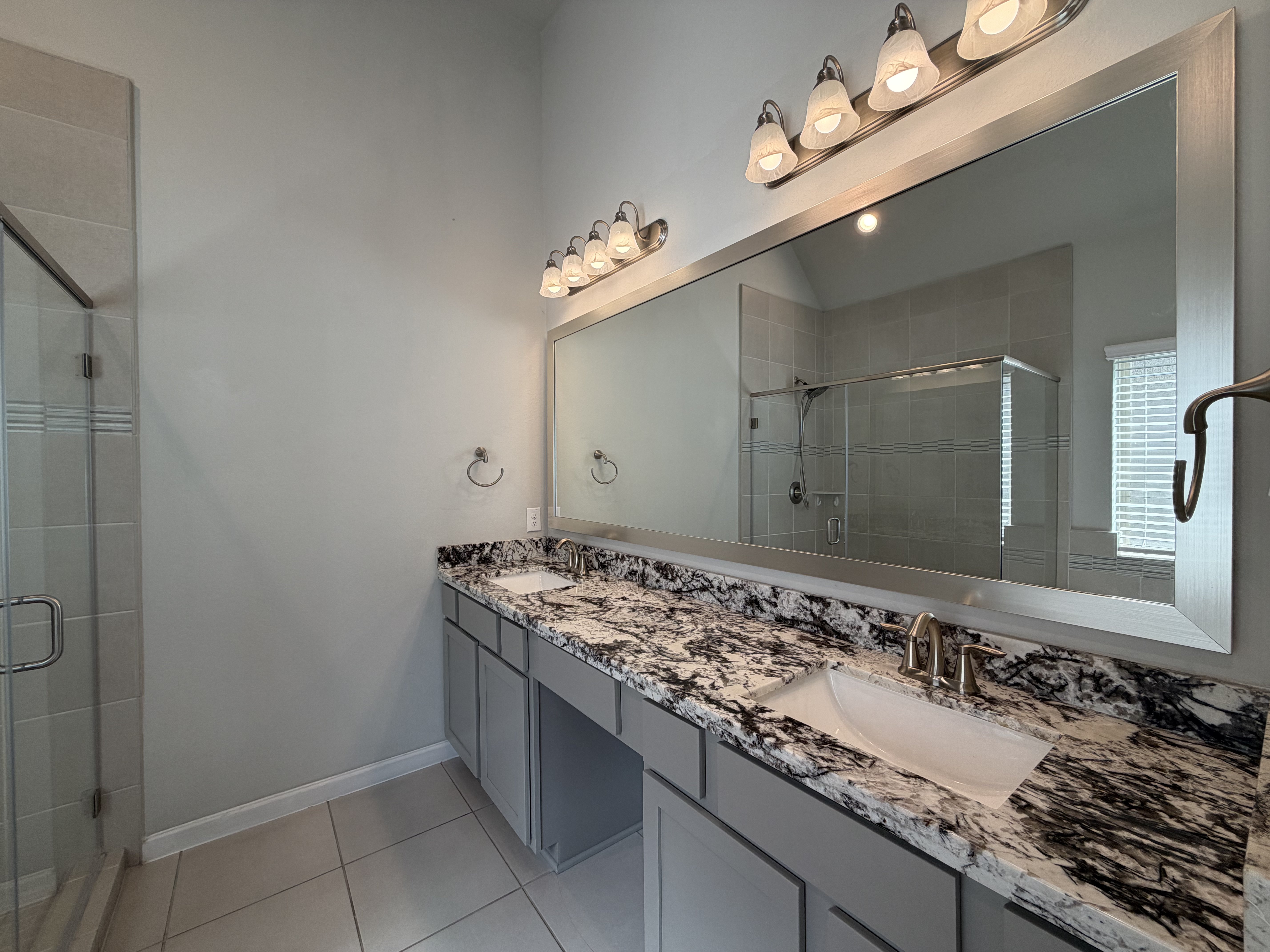 Photo 6 of 23 of 10707 Centre Forest Dr, Houston, TX