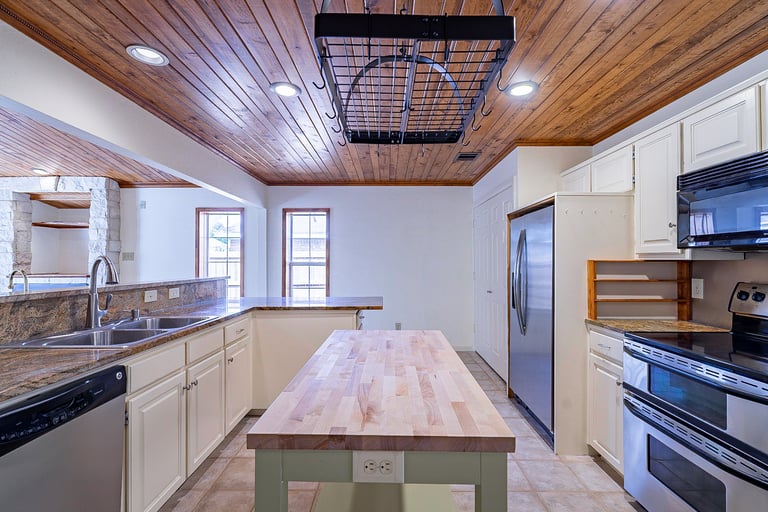 Photo 4 of 25 - 4203 Capstone Dr, Carrollton, TX 75010