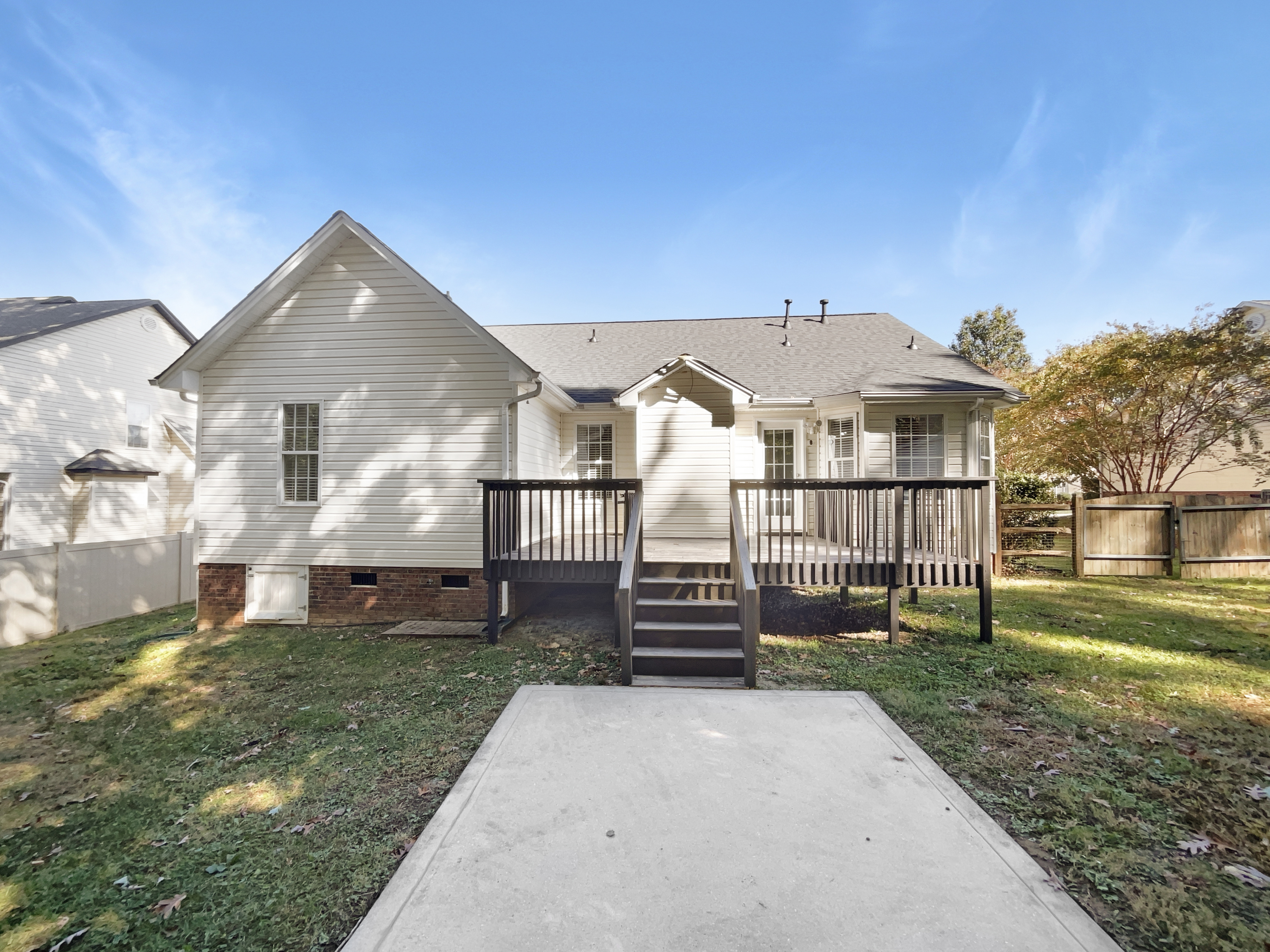 Photo 8 of 19 of 912 Carole Summey Dr, Dallas, NC