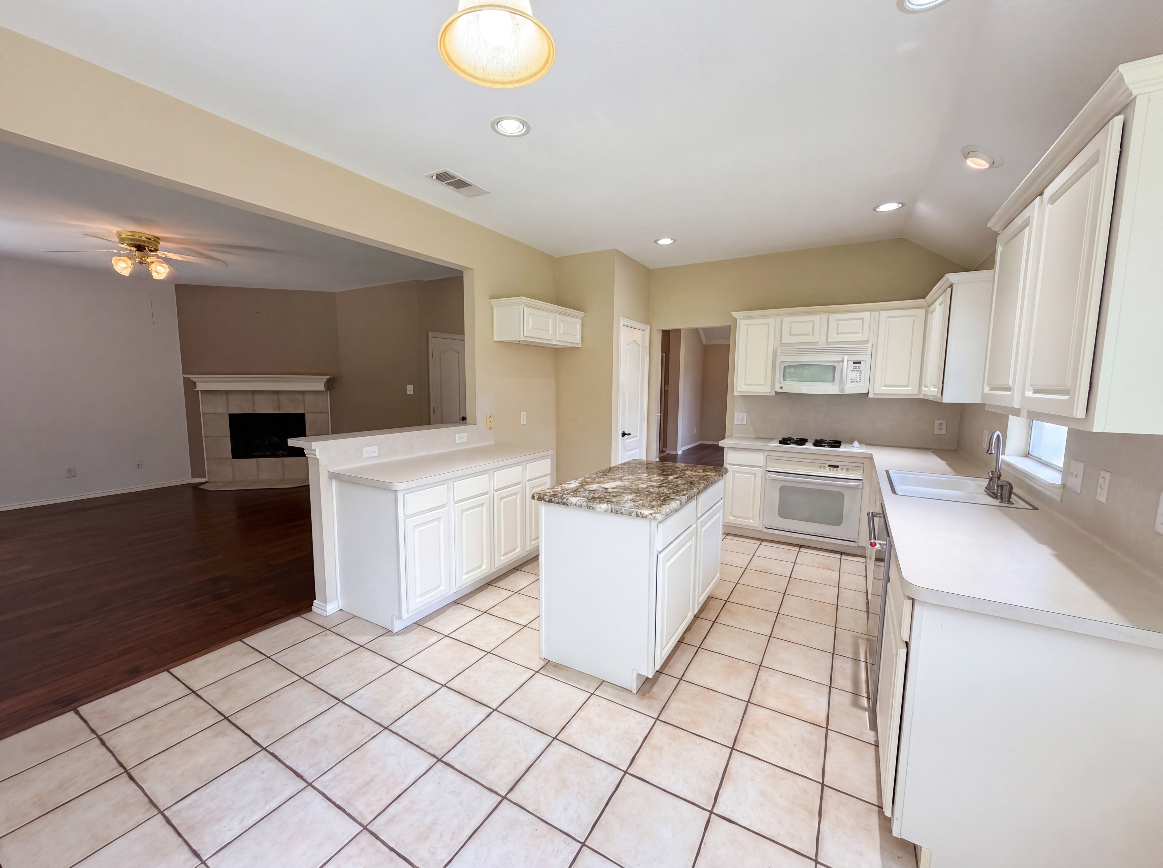 Photo 13 of 19 of 525 Hidden Oak Ln, Rockwall, TX