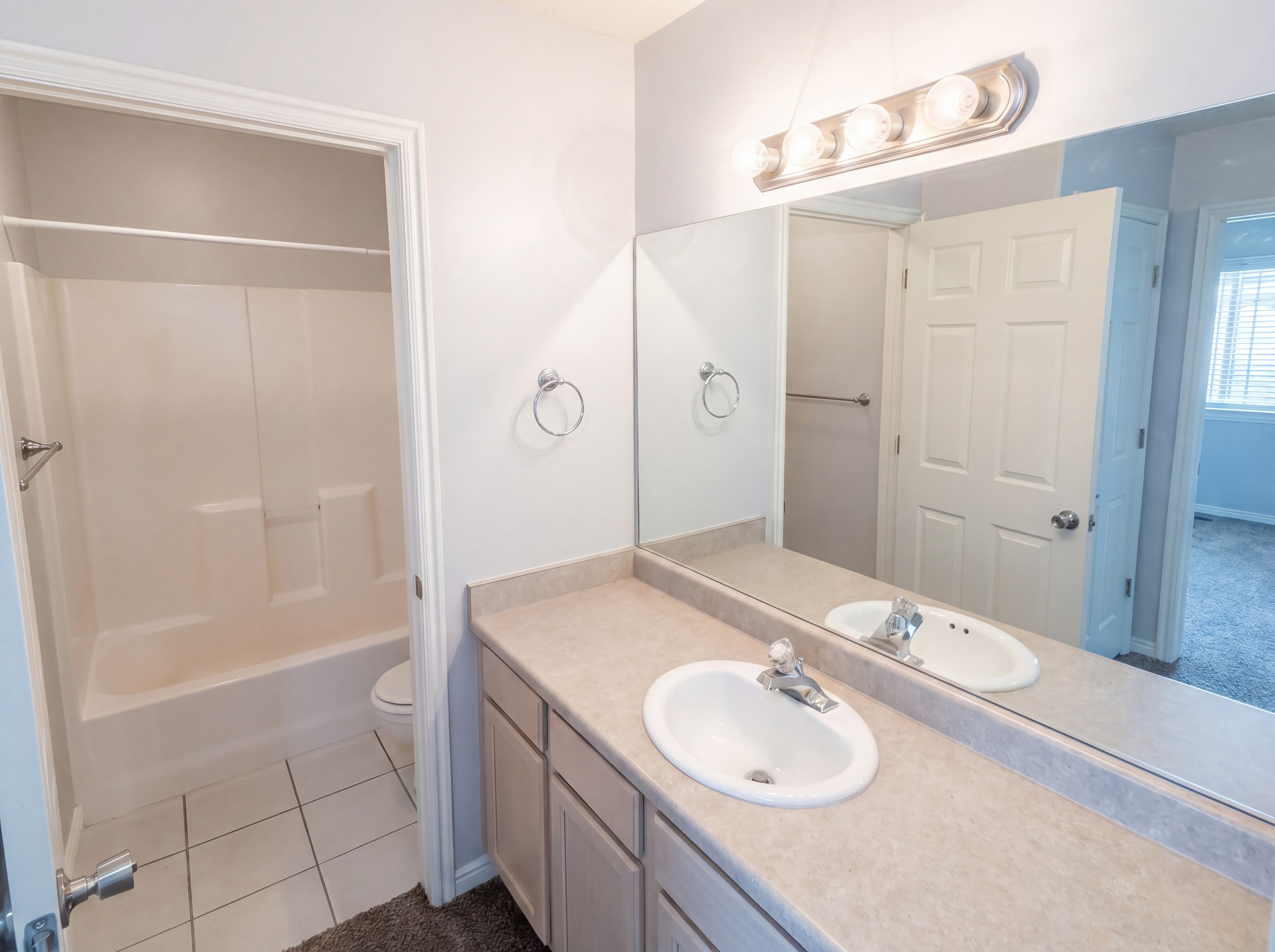 Photo 6 of 24 of 6729 S Pine Landing Way, West Jordan, UT