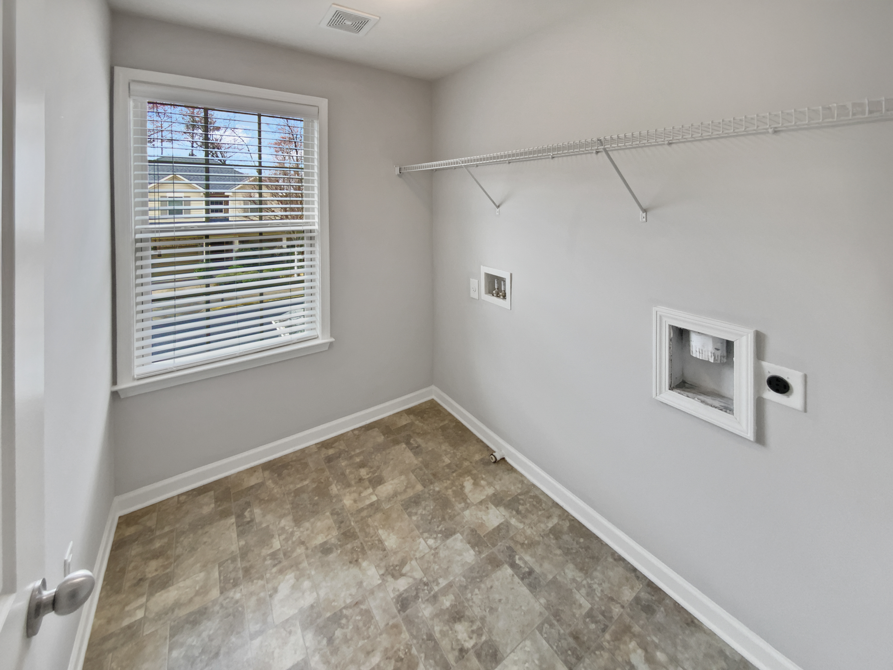 Photo 18 of 26 of 12981 Dartmore Cir, Alpharetta, GA