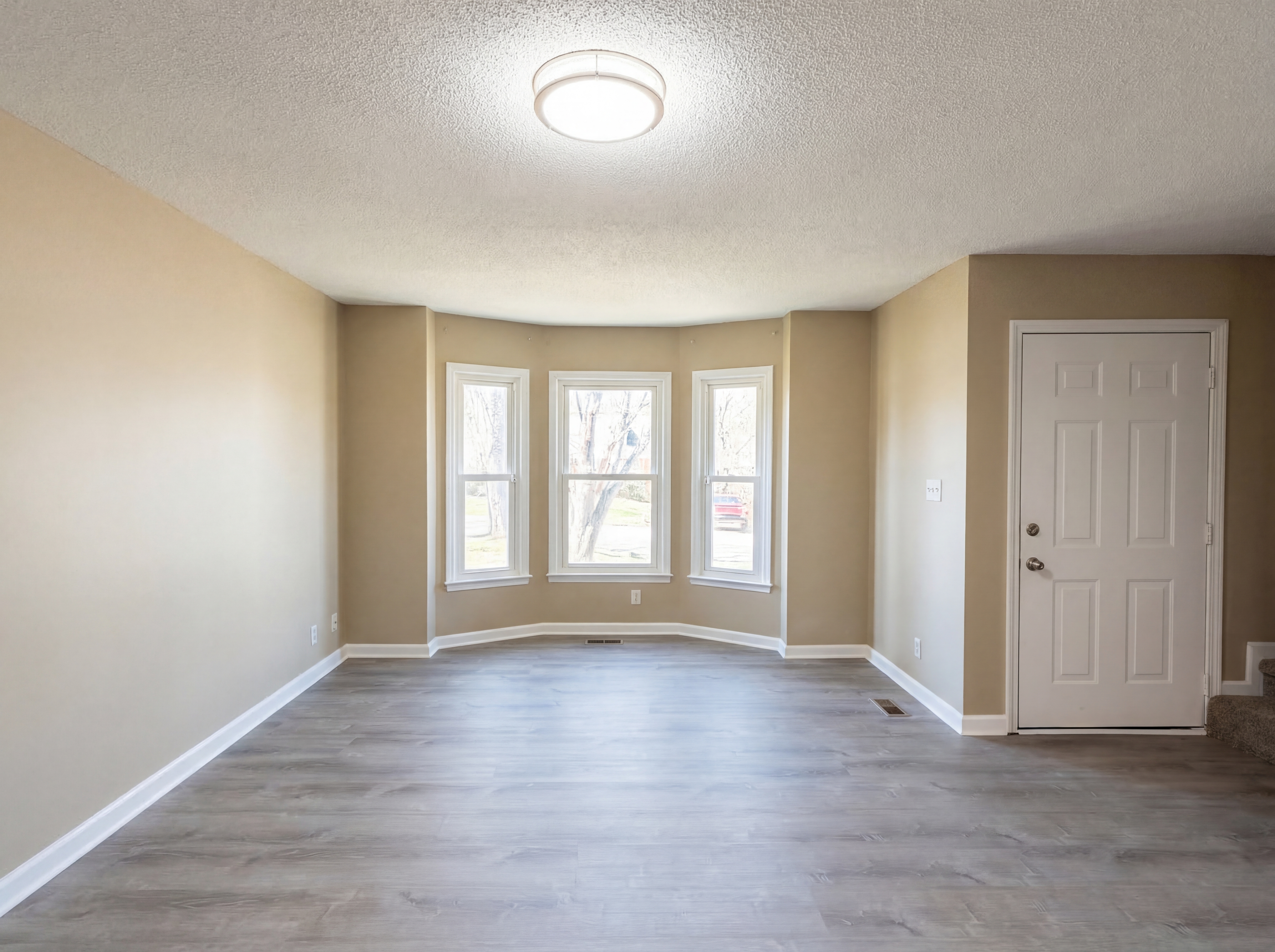 Photo 3 of 23 of 1157 Woodbridge Dr, Clarksville, TN