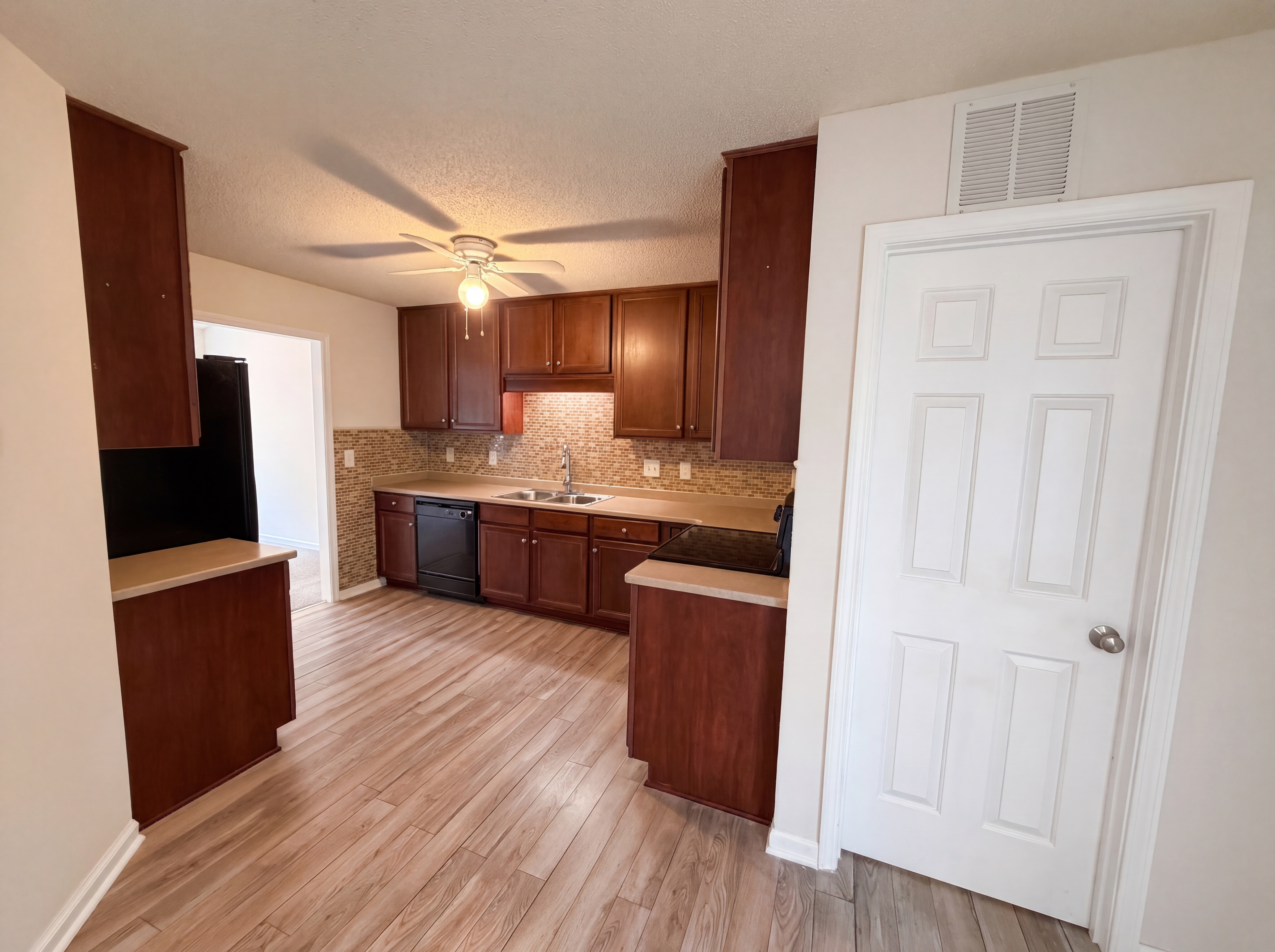 Photo 7 of 19 of 470 Kinsman Ct, Fuquay Varina, NC
