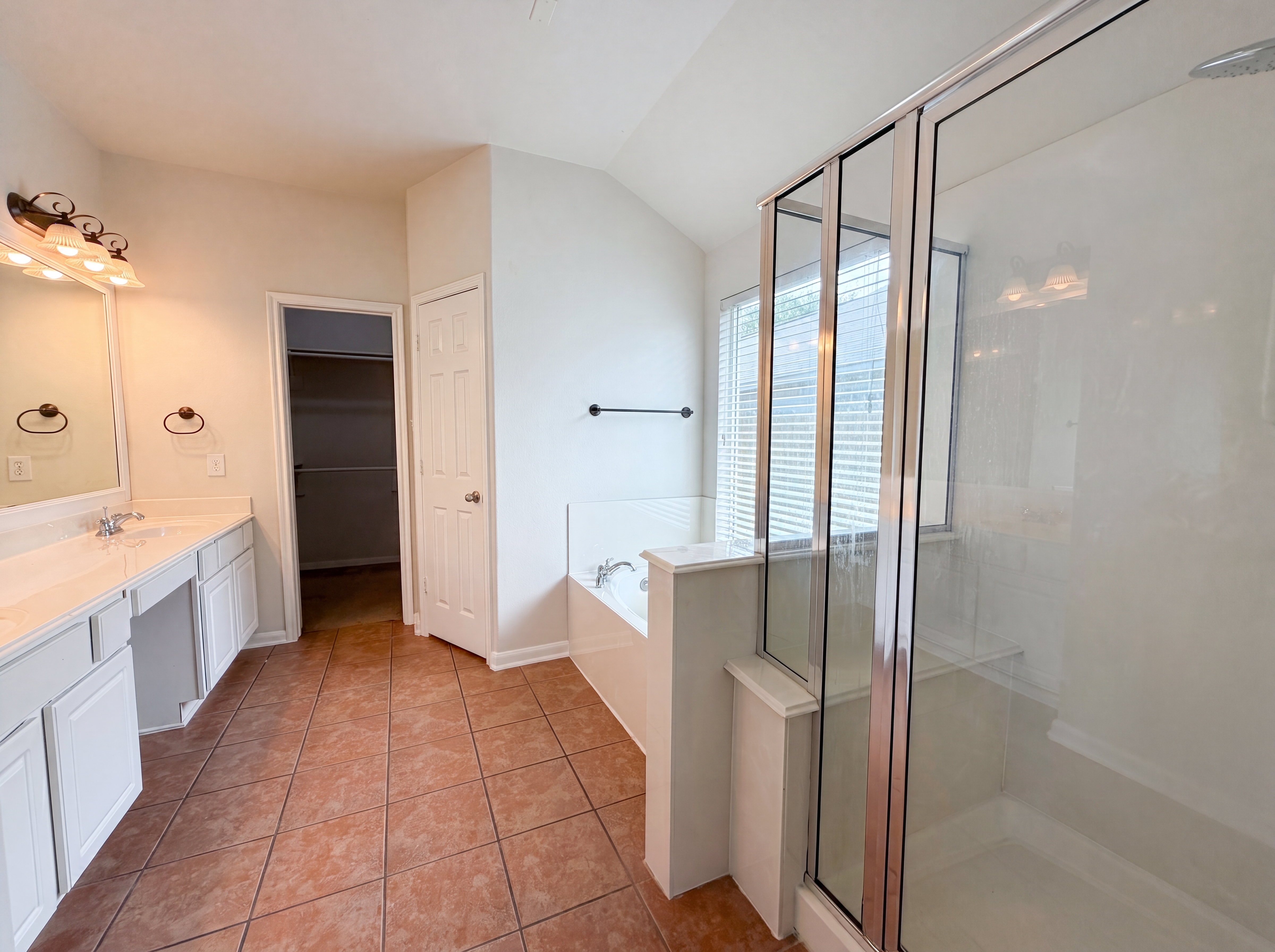 Photo 16 of 20 of 6843 Tammany Manor Ln, Spring, TX