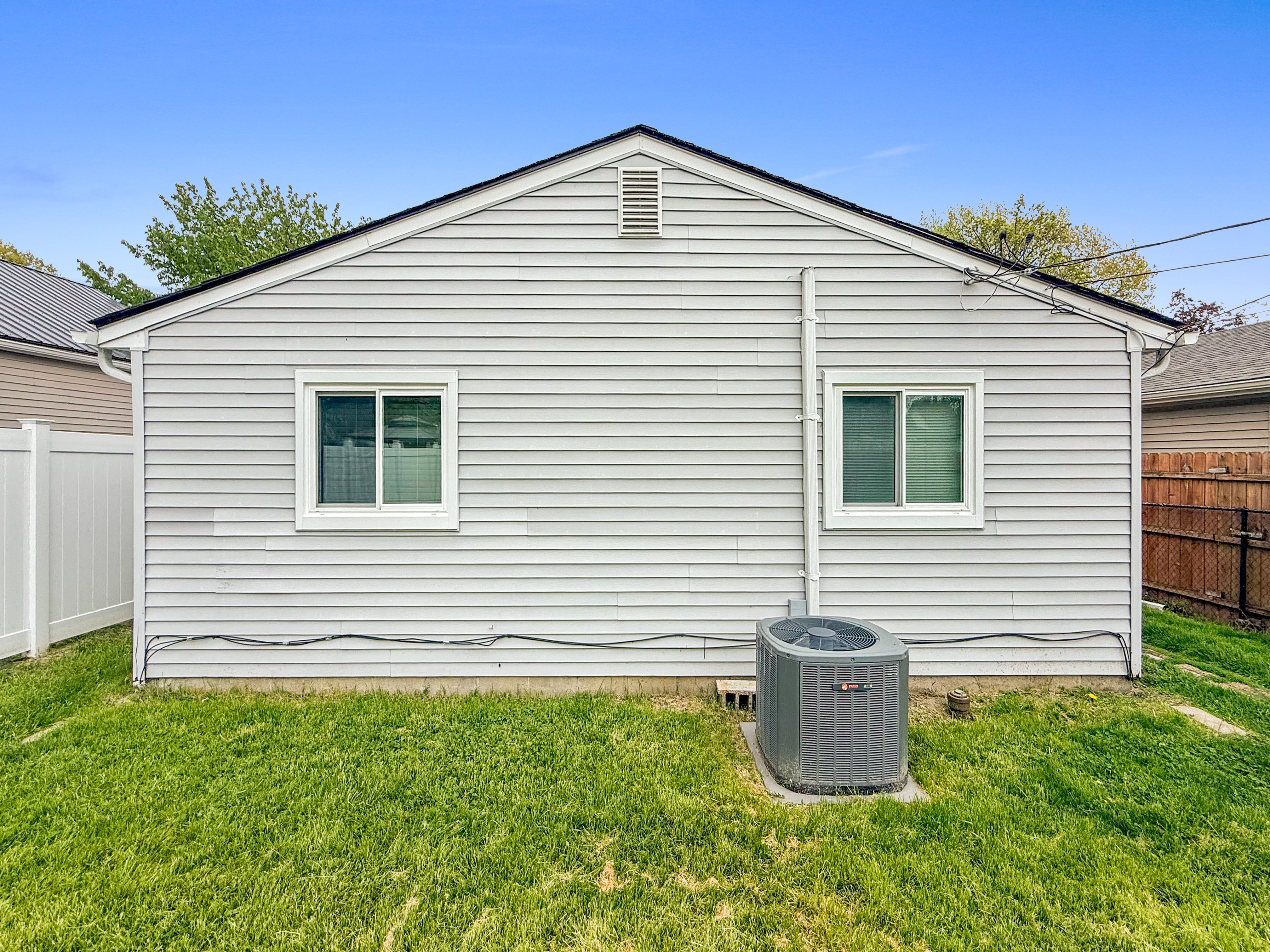 Photo 5 of 17 of 7912 Pine St, Taylor, MI