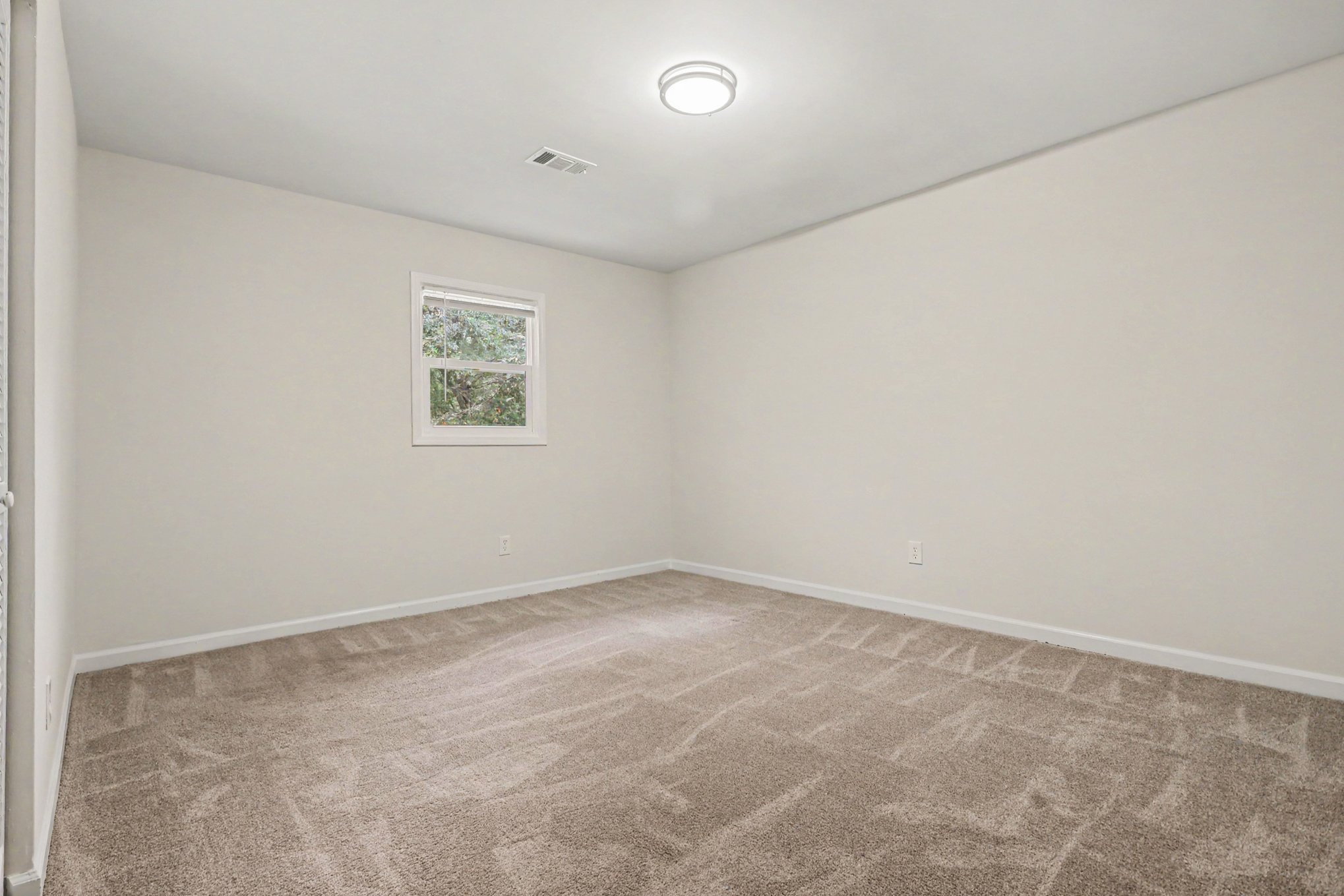 Photo 13 of 20 of 1772 Huntingford Dr, Marietta, GA