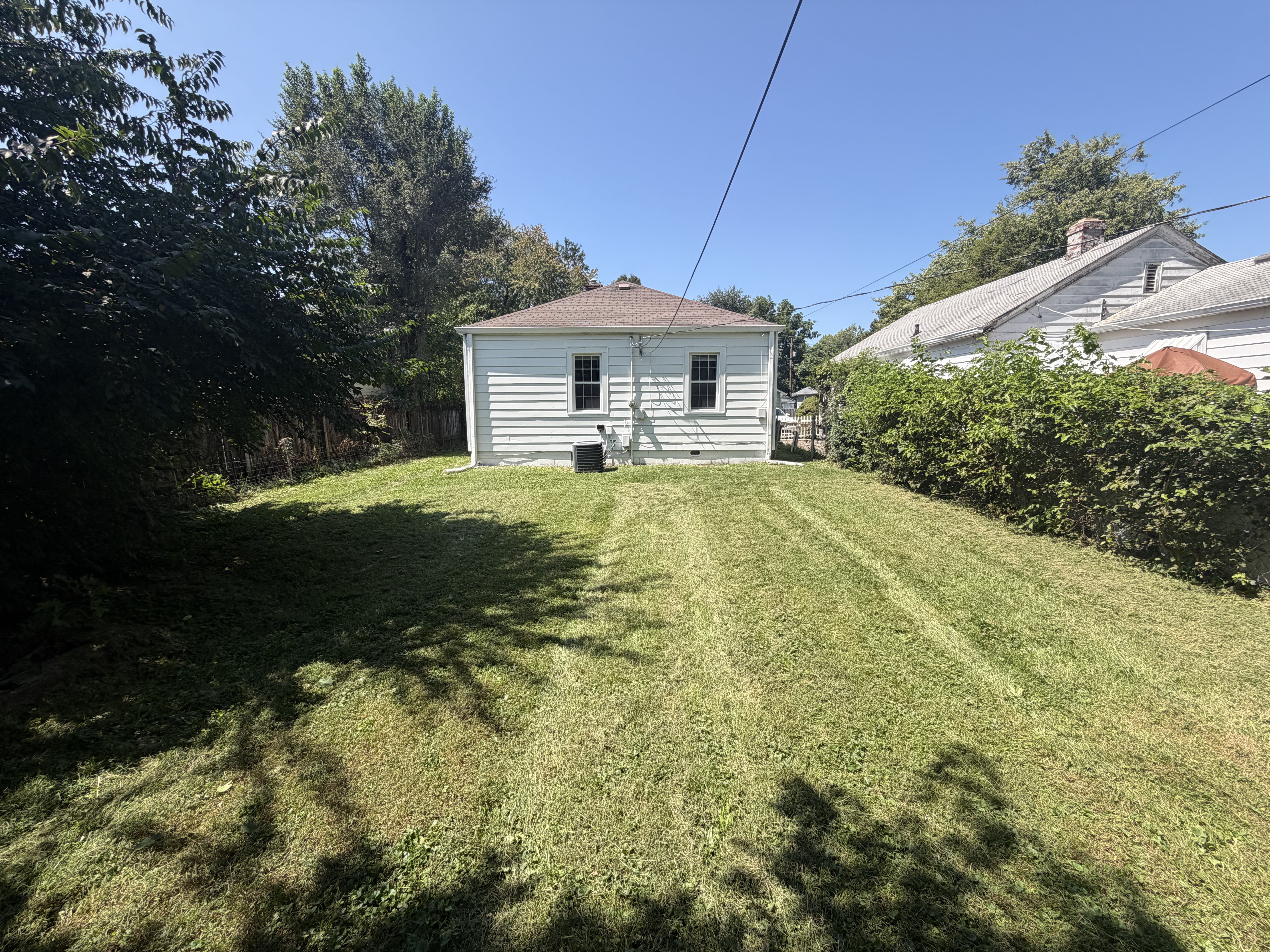 Photo 5 of 21 of 4915 Ralston Ave, Indianapolis, IN