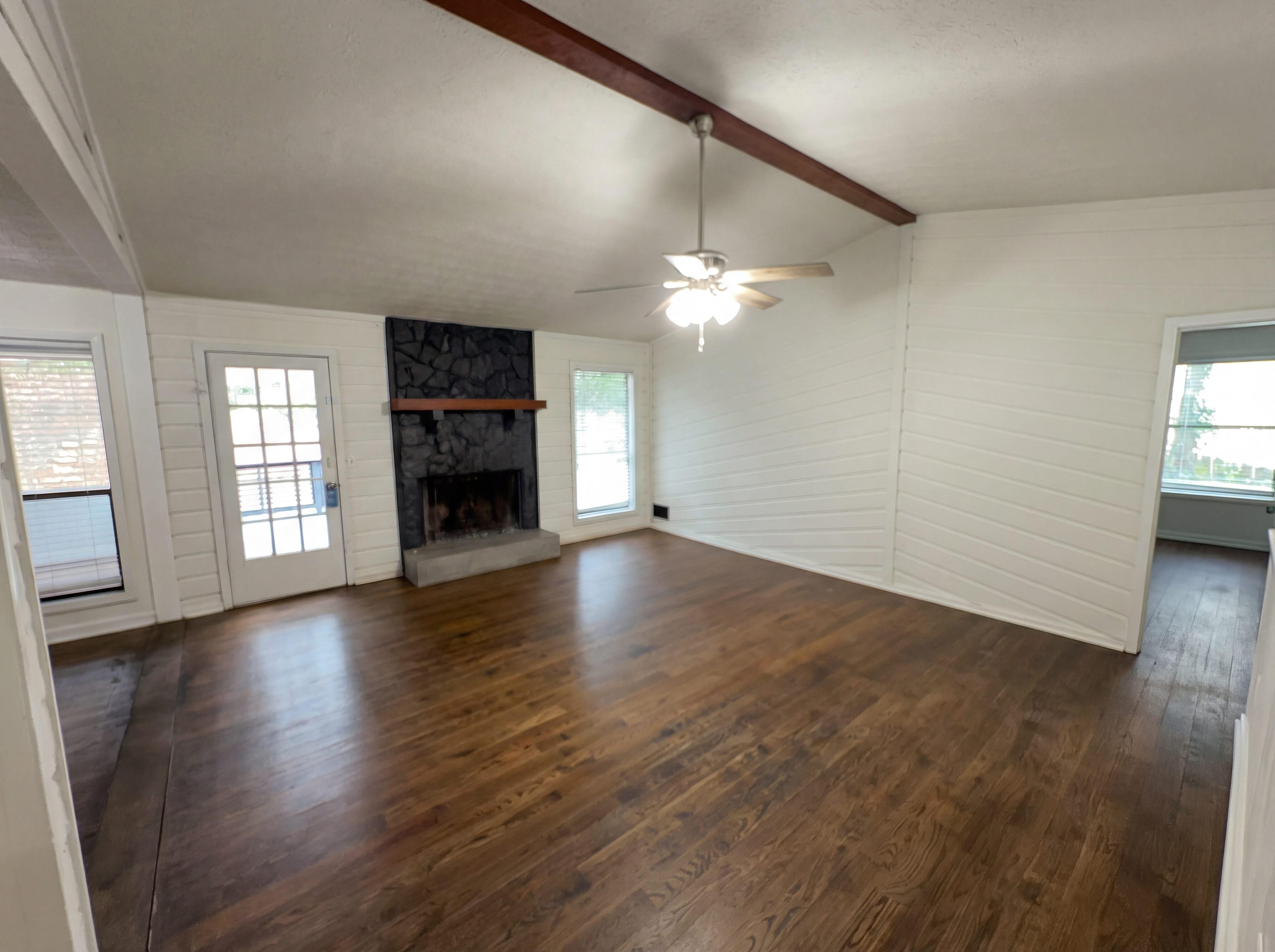 Photo 3 of 21 of 124 Creekview Dr, Woodstock, GA