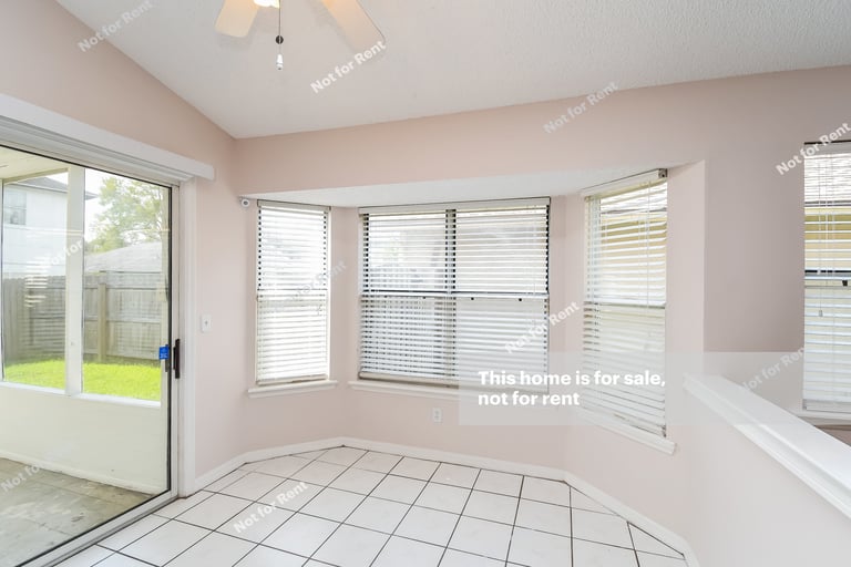 Photo 11 of 27 - 6736 Newgate Cir E, Jacksonville, FL 32244