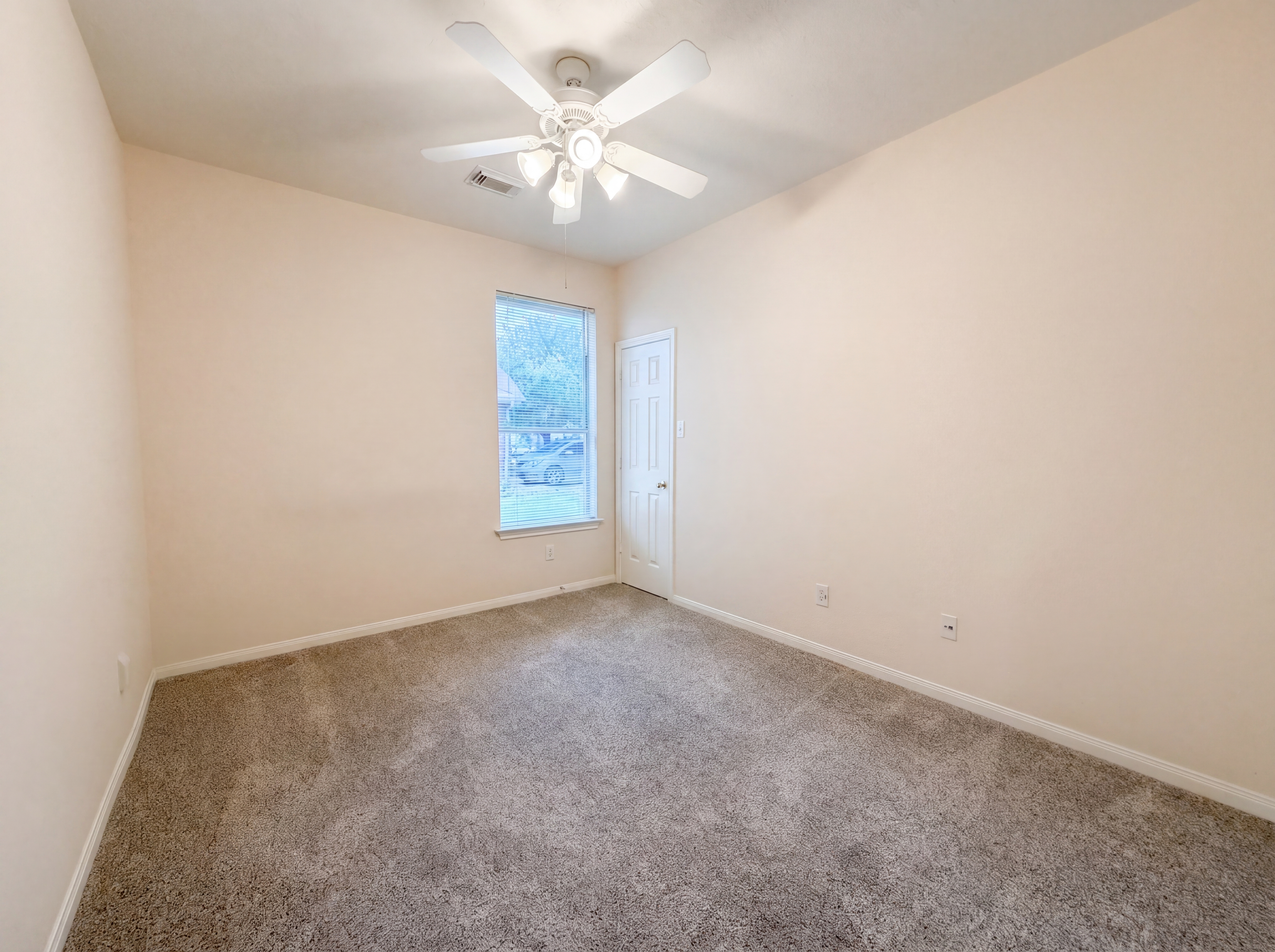 Photo 13 of 21 of 19110 Piney Way Dr, Tomball, TX