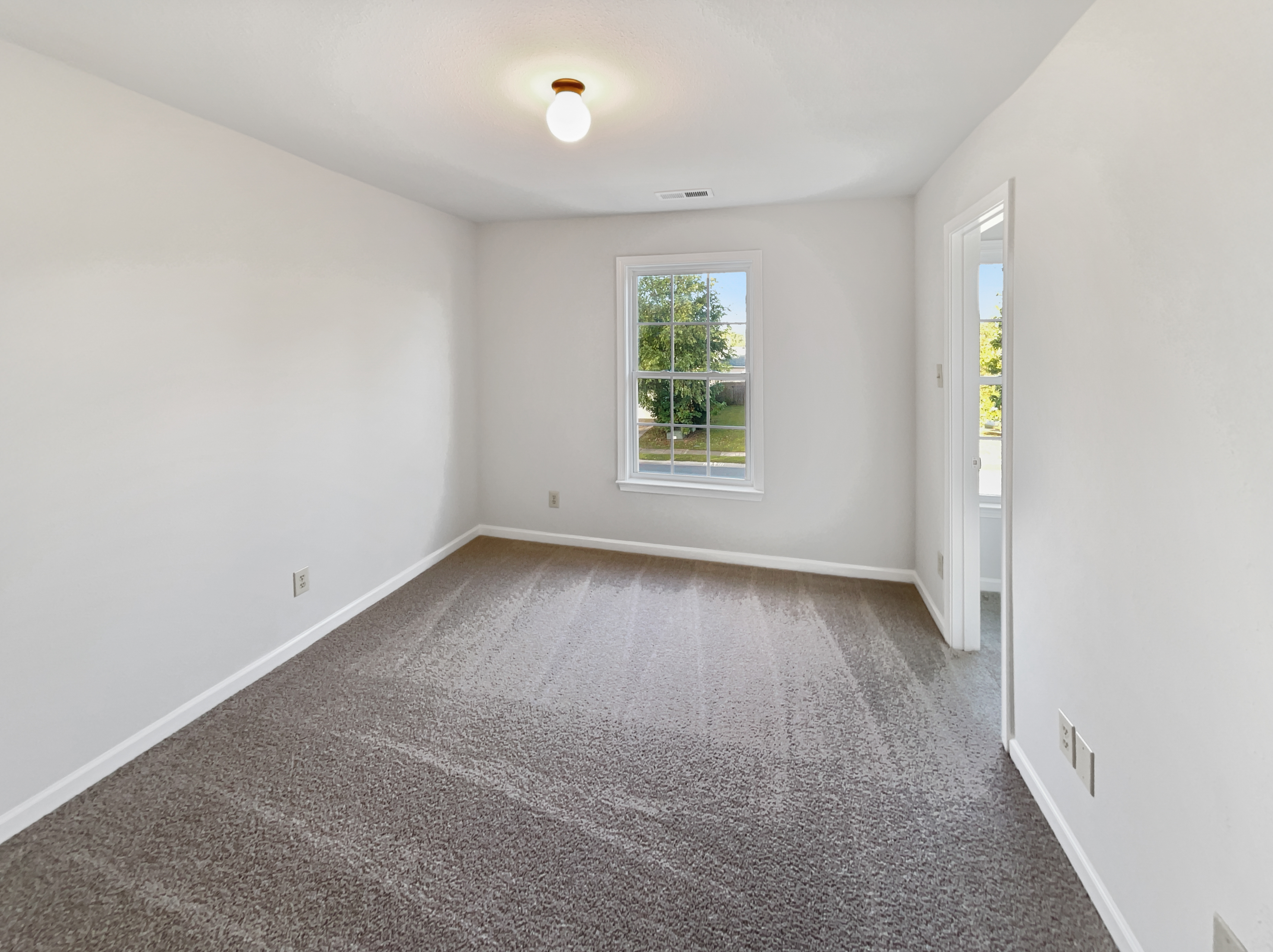 Photo 5 of 23 of 152 Farm Springs Dr, Mount Holly, NC
