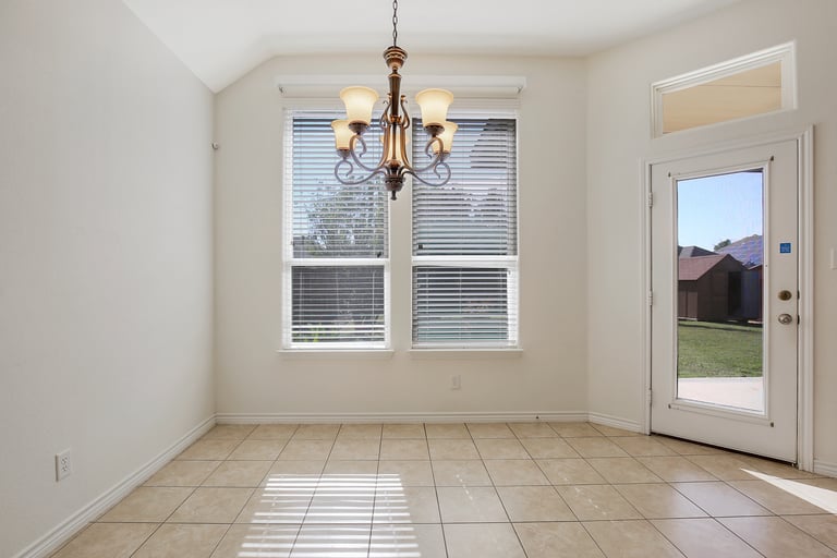 Photo 8 of 27 - 1104 Hidden Lake Dr, Burleson, TX 76028