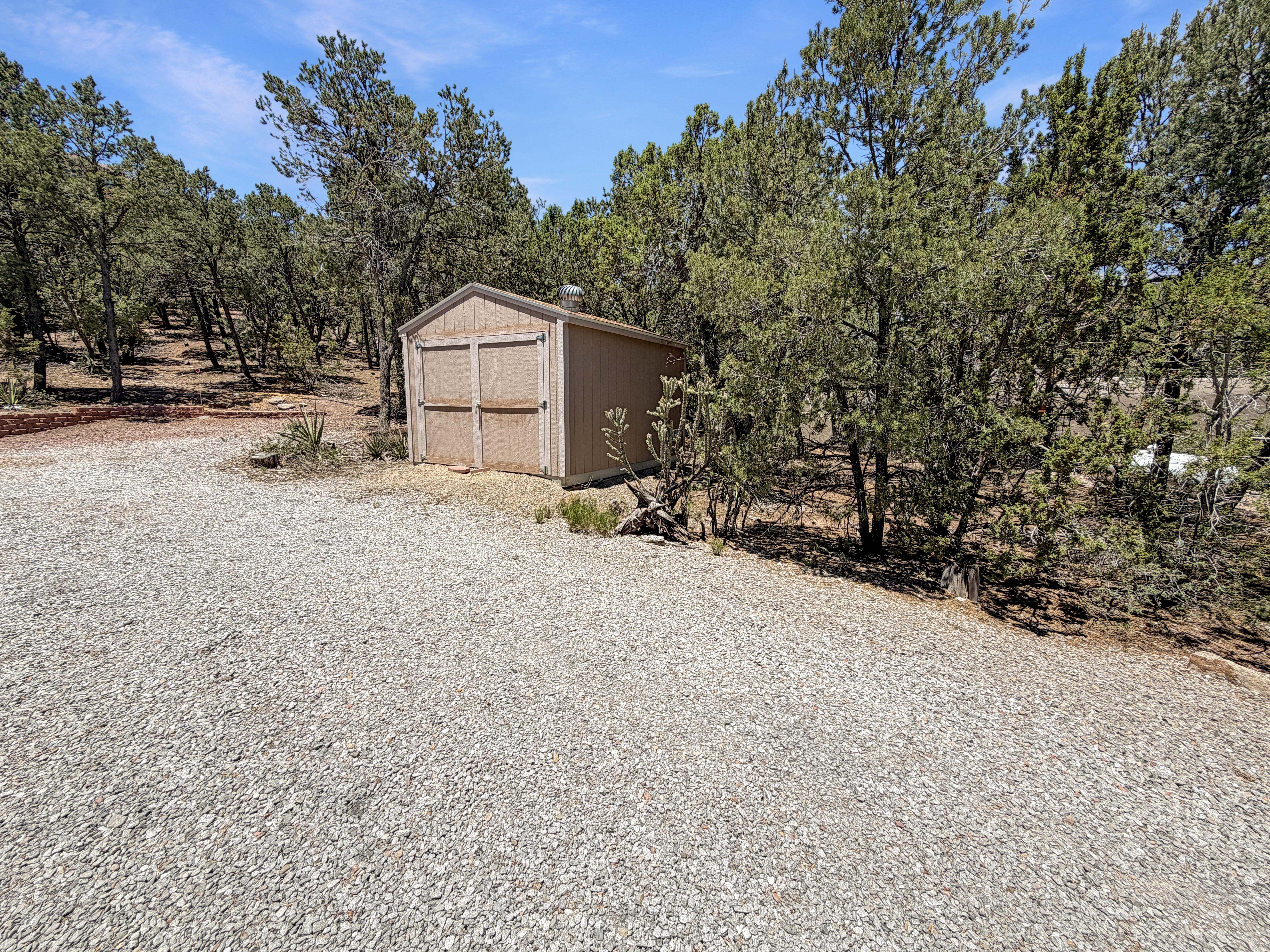 Photo 6 of 20 of 16 Erin Ln, Tijeras, NM