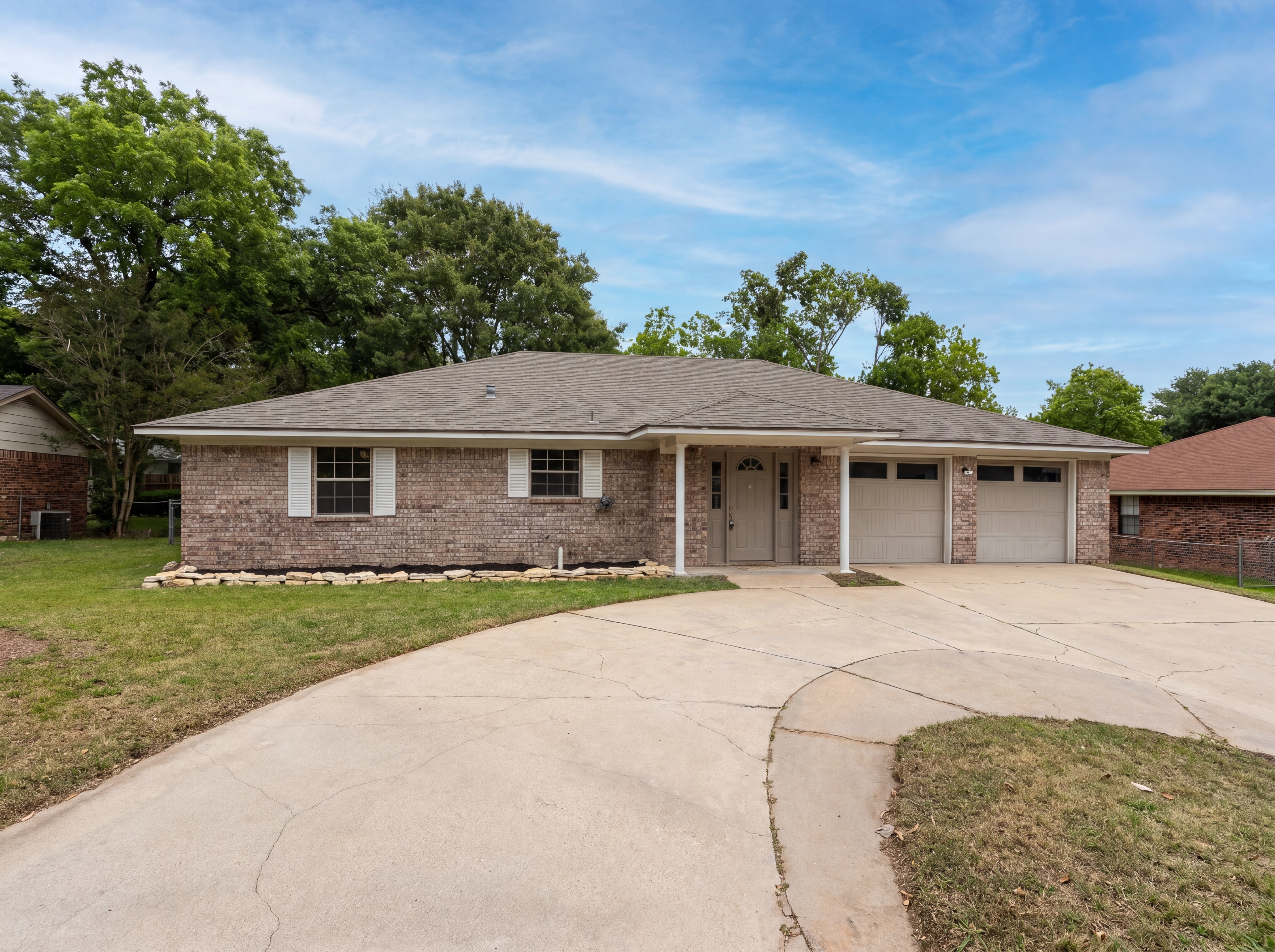 Photo 12 of 16 of 410 Cole Ave, Temple, TX
