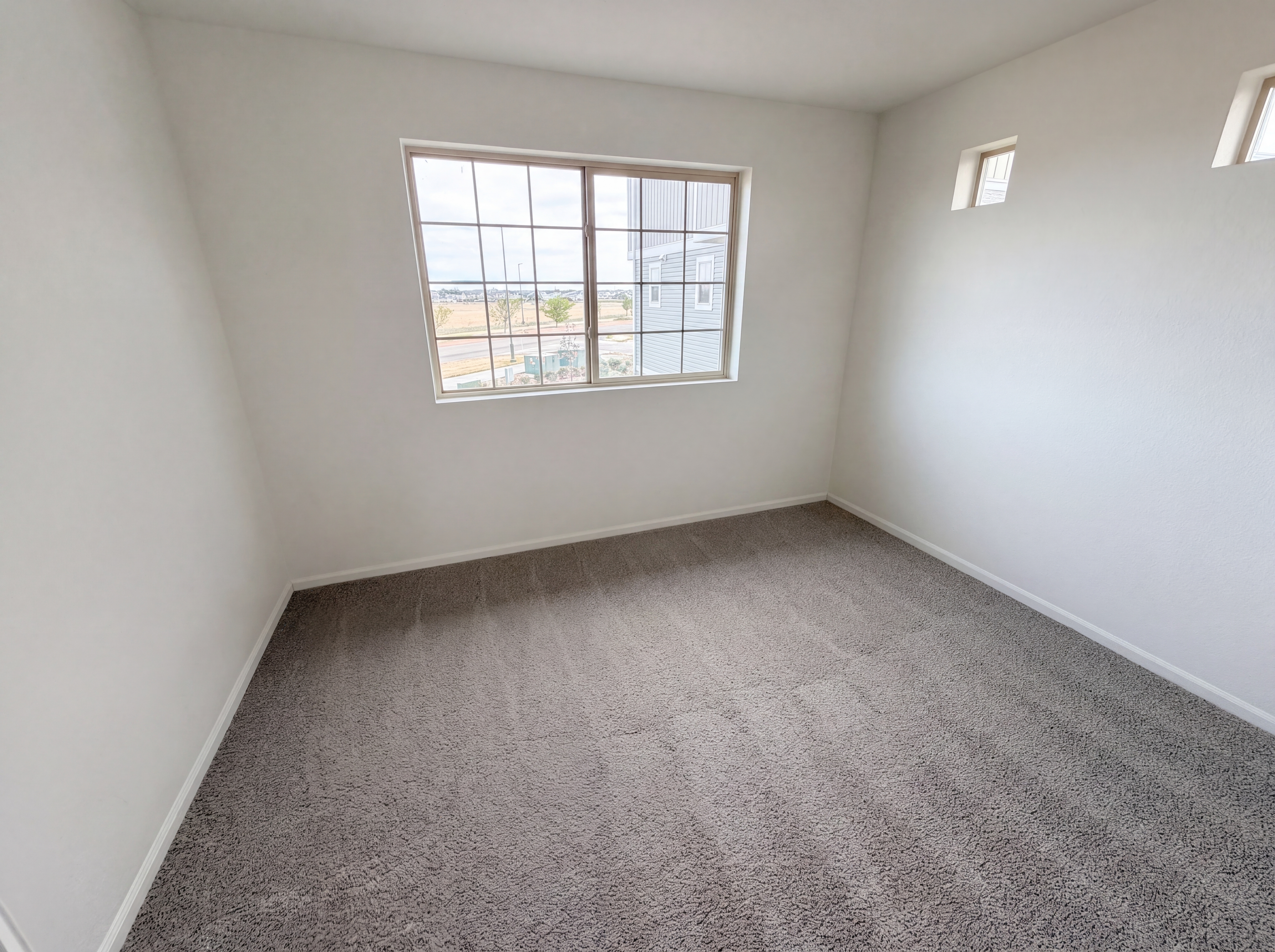 Photo 14 of 34 of 10186 Zeno St, Commerce City, CO