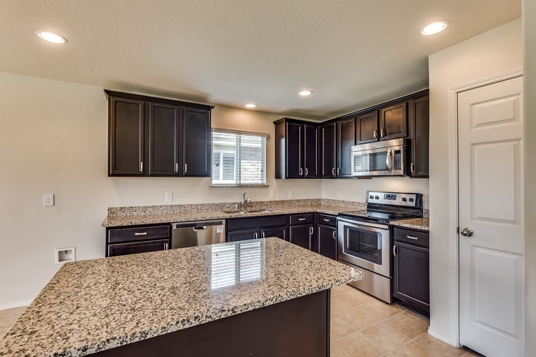 Photo 3 of 27 - 1104 Rivers Creek Ln, Little Elm, TX 75068