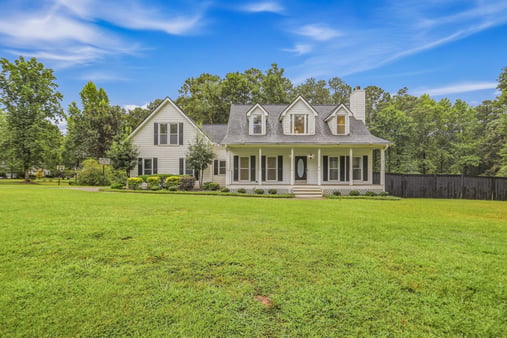 Photo 1 of 40 of 1025 Crown Corners Dr, McDonough, GA
