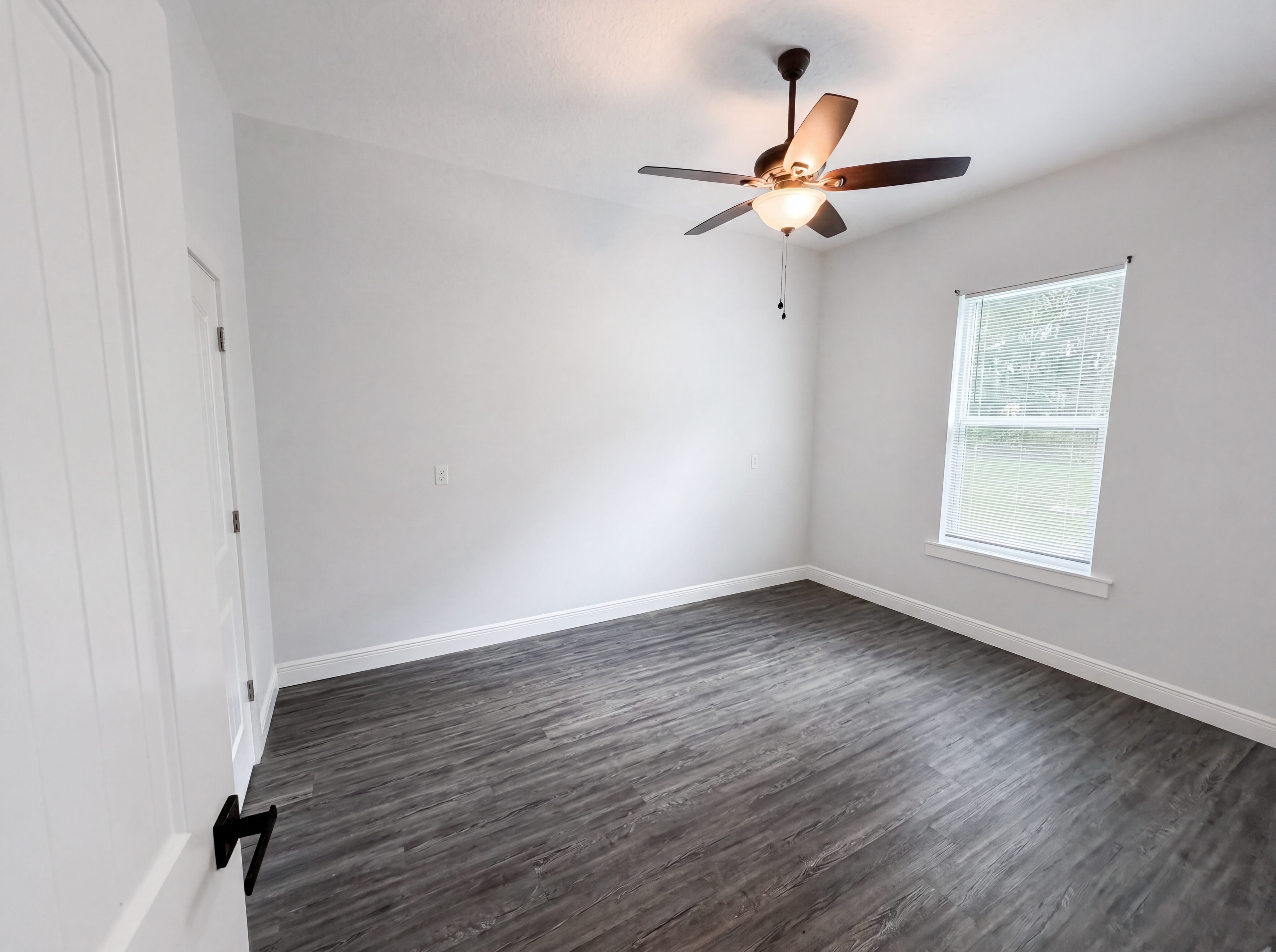 Photo 4 of 31 of 2700 Westside Dr, Leesburg, FL