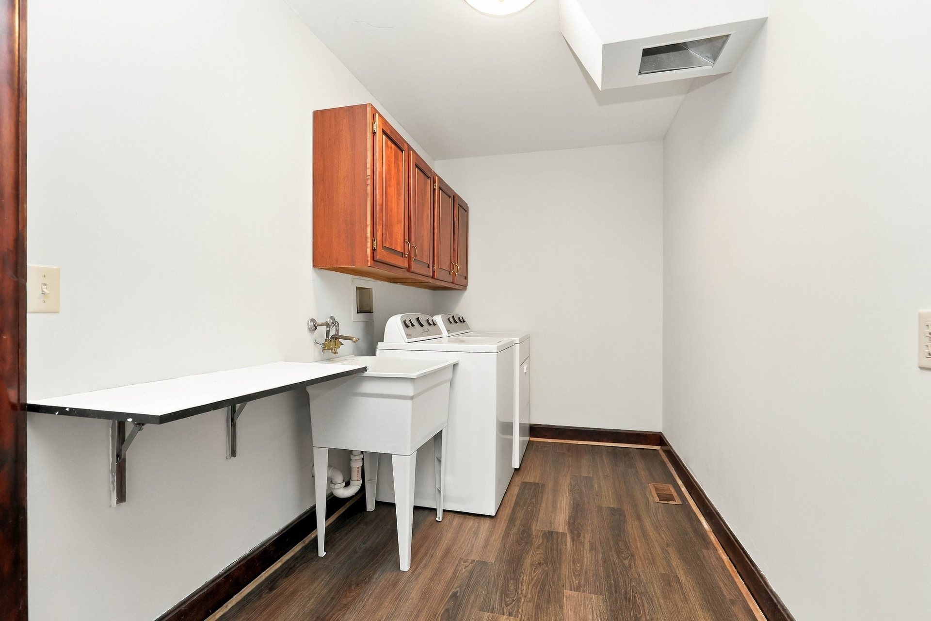 Photo 16 of 22 of 7043 Stonington Rd, Cincinnati, OH
