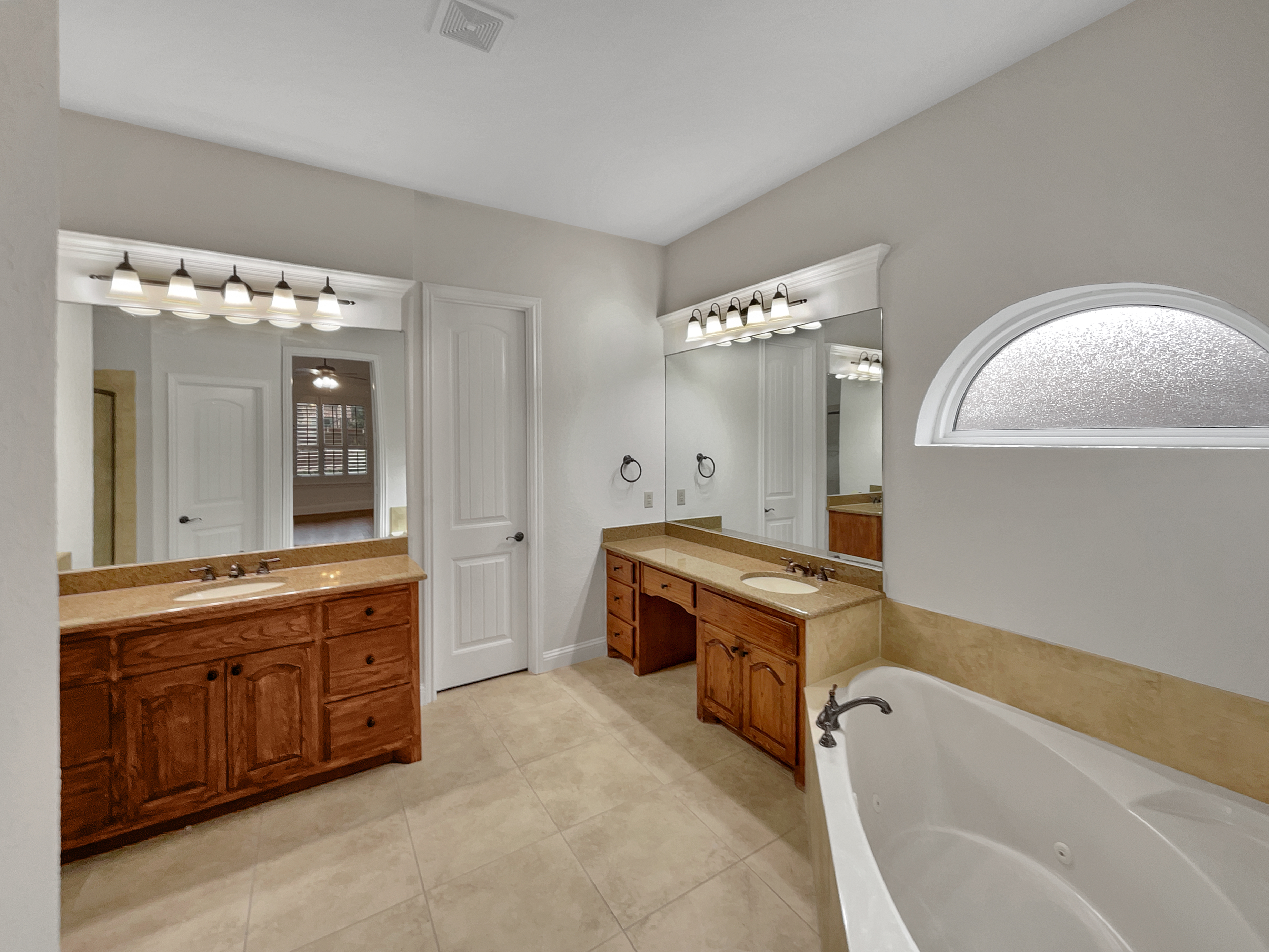 Photo 6 of 36 of 913 Clack Dr, Garland, TX