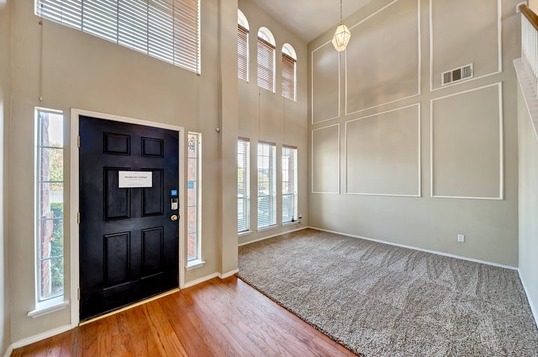 Photo 14 of 35 - 7929 Stansfield Dr, Fort Worth, TX 76137
