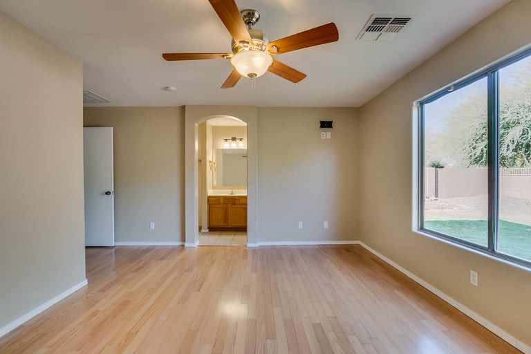 Photo 12 of 25 - 7010 S 24th Ln, Phoenix, AZ 85041