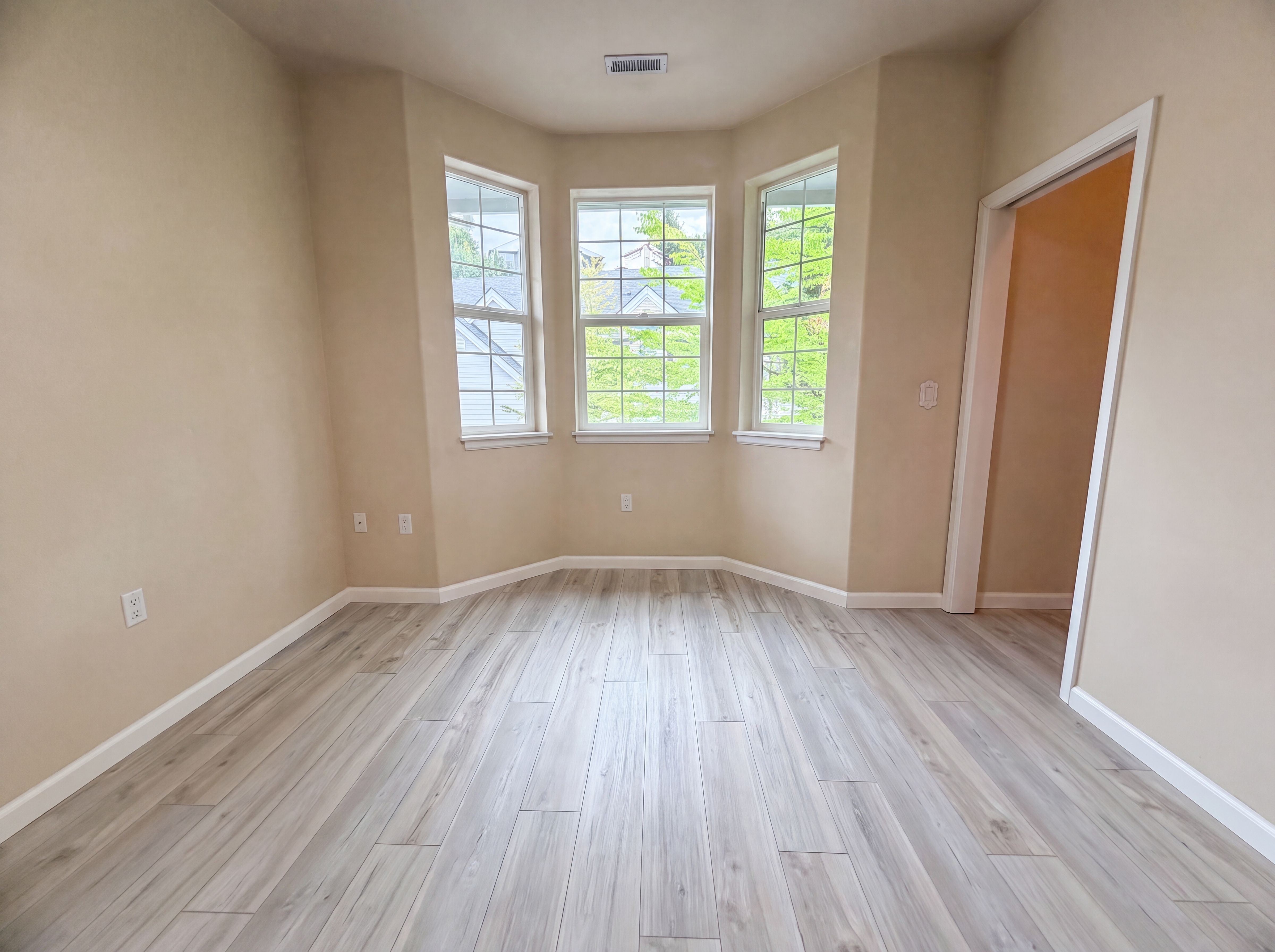 Photo 11 of 17 of 5155 Summerlinn Way, West Linn, OR