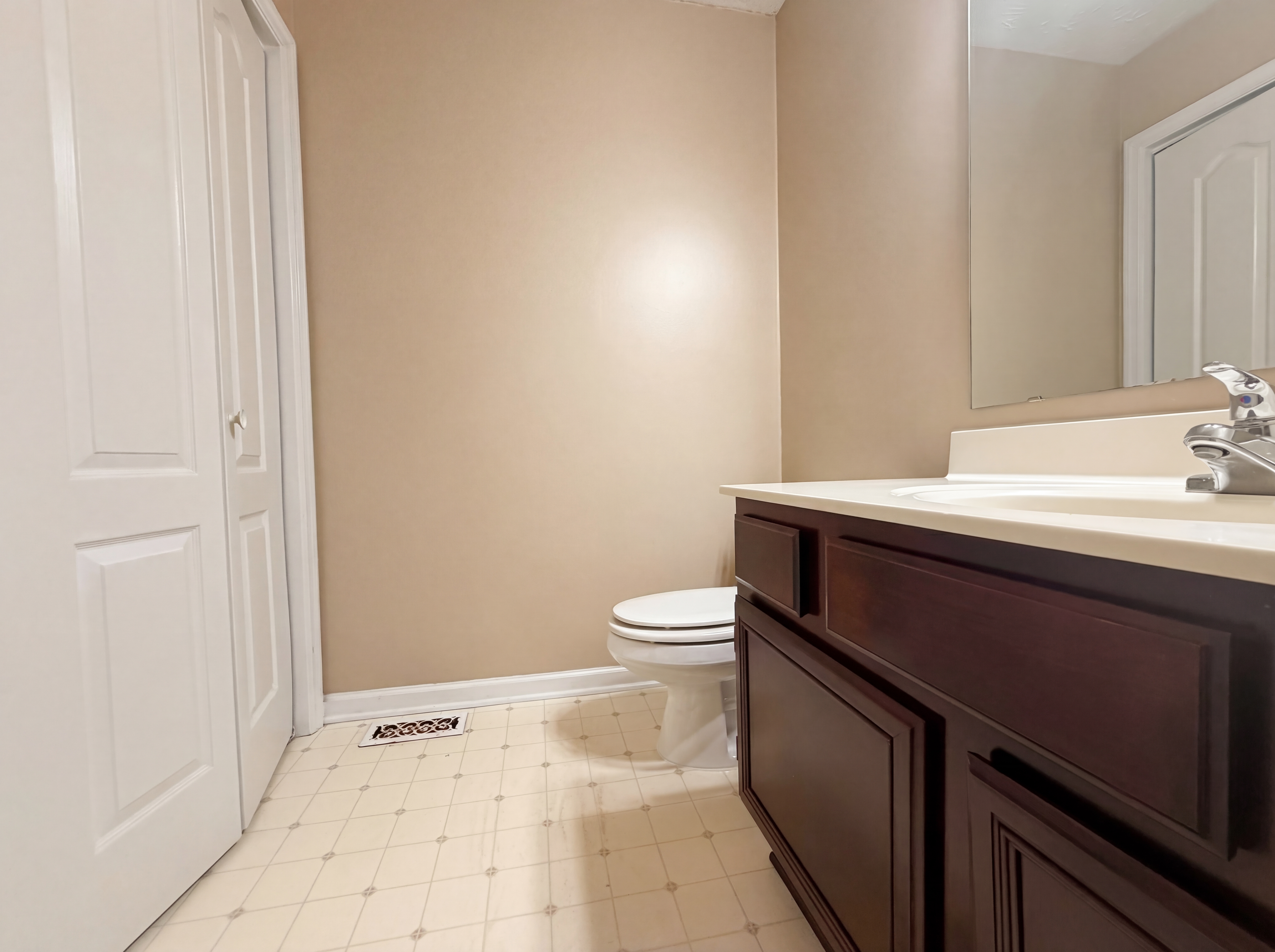 Photo 8 of 19 of 3516 Gables Dr, Fayetteville, NC