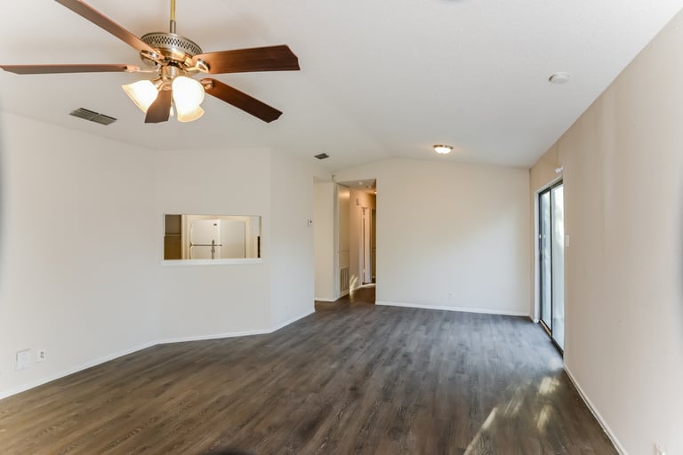 Photo 10 of 27 - 4018 Sun Harbour Dr, San Antonio, TX 78244