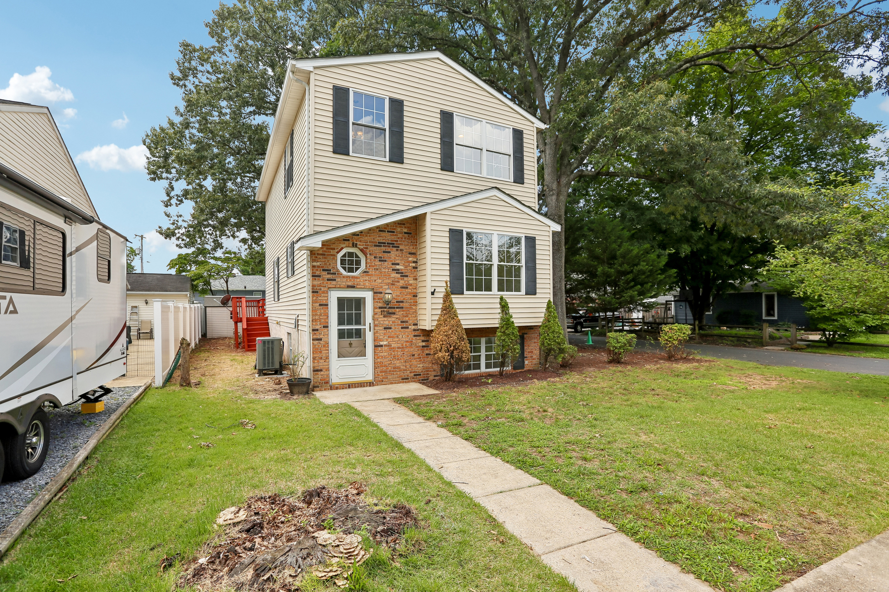 Photo 22 of 40 of 7736 Woodlawn Ave, Pasadena, MD