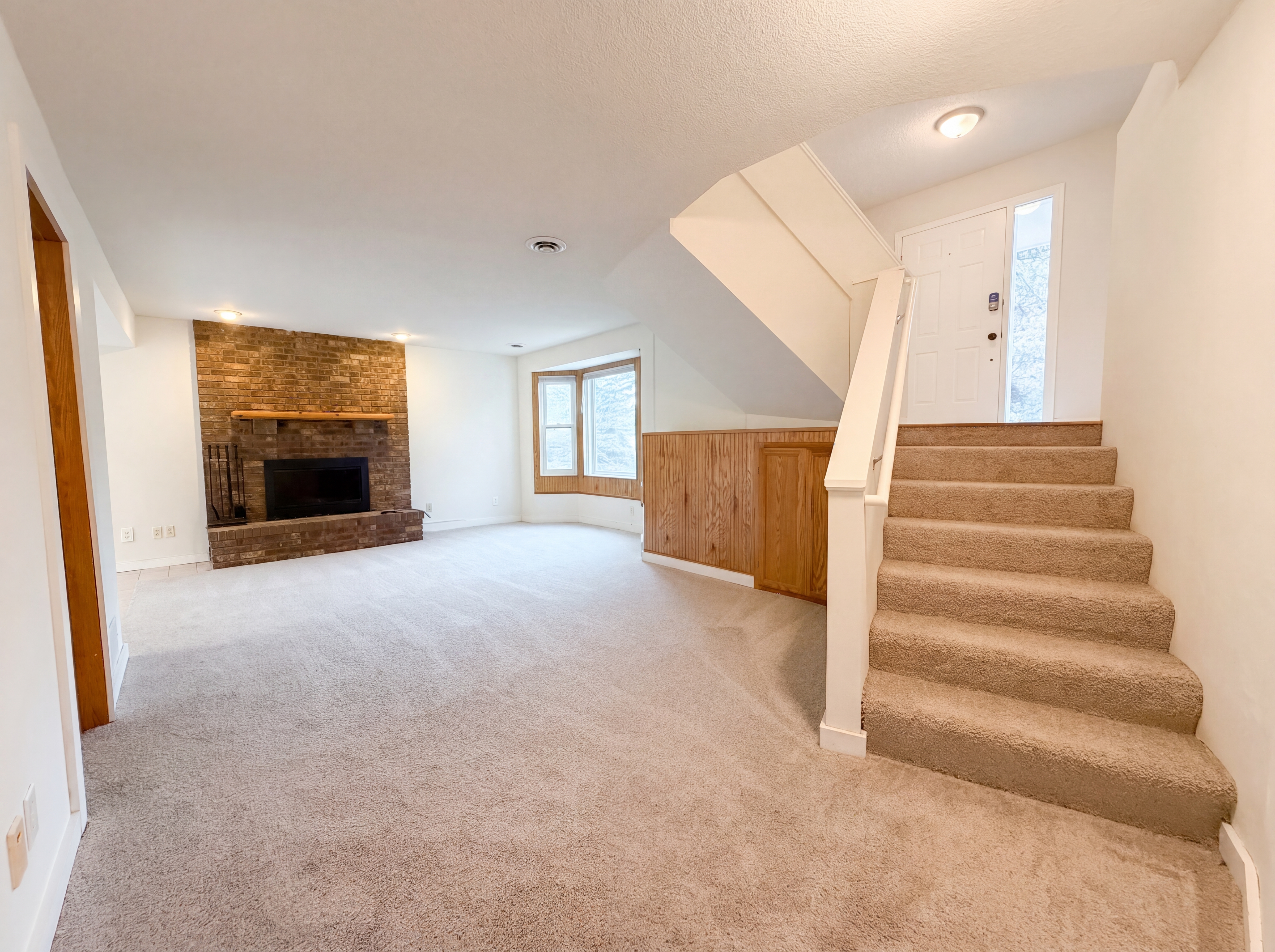 Photo 9 of 20 of 6475 Grand View Dr, Eden Prairie, MN