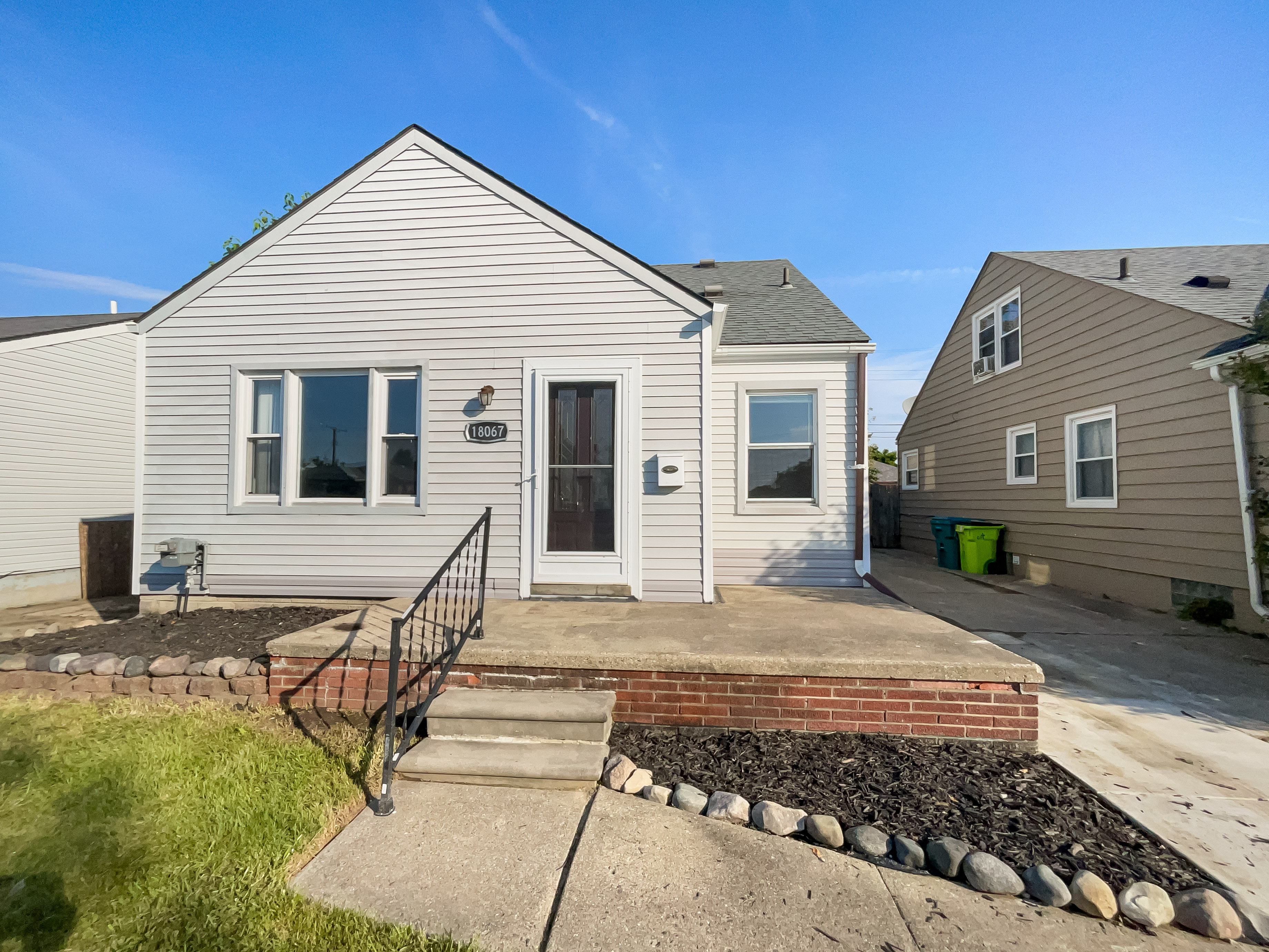 Photo 6 of 23 of 18067 Rosetta Ave, Eastpointe, MI