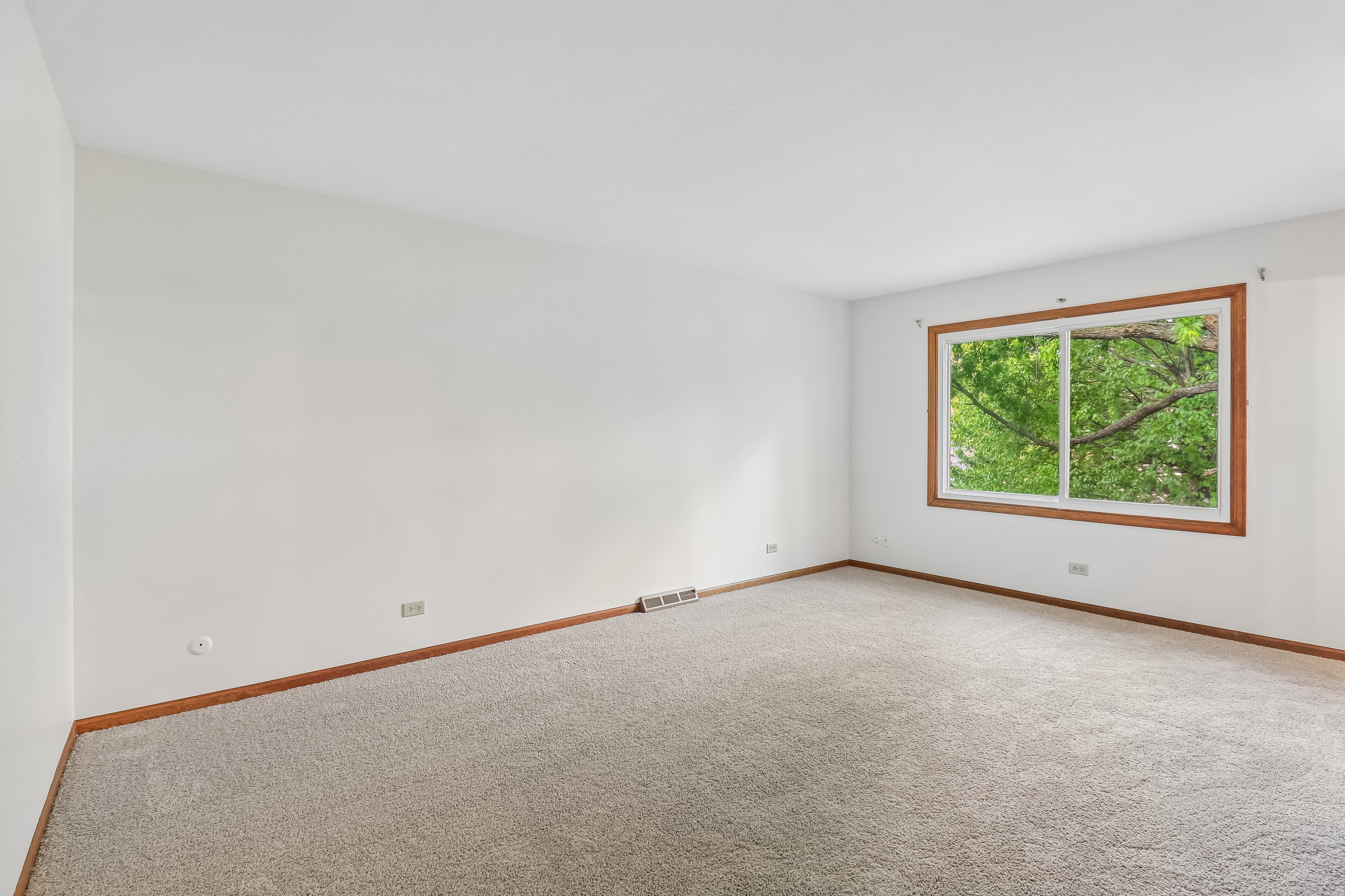 Photo 27 of 41 of 733 Buttonwood Cir, Naperville, IL