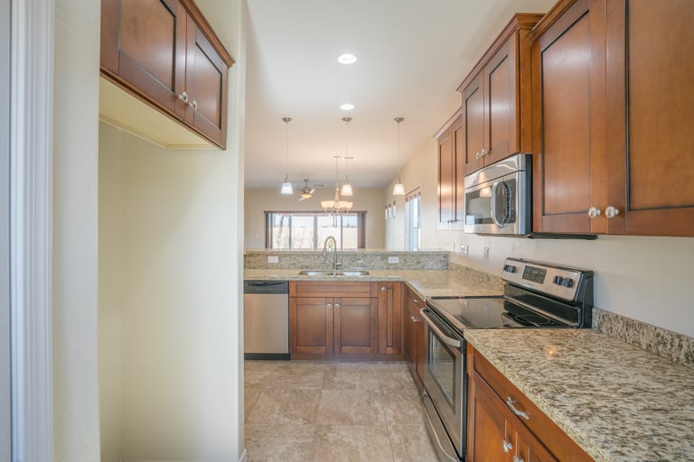 Photo 3 of 29 - 404 W Latona Rd, Phoenix, AZ 85041