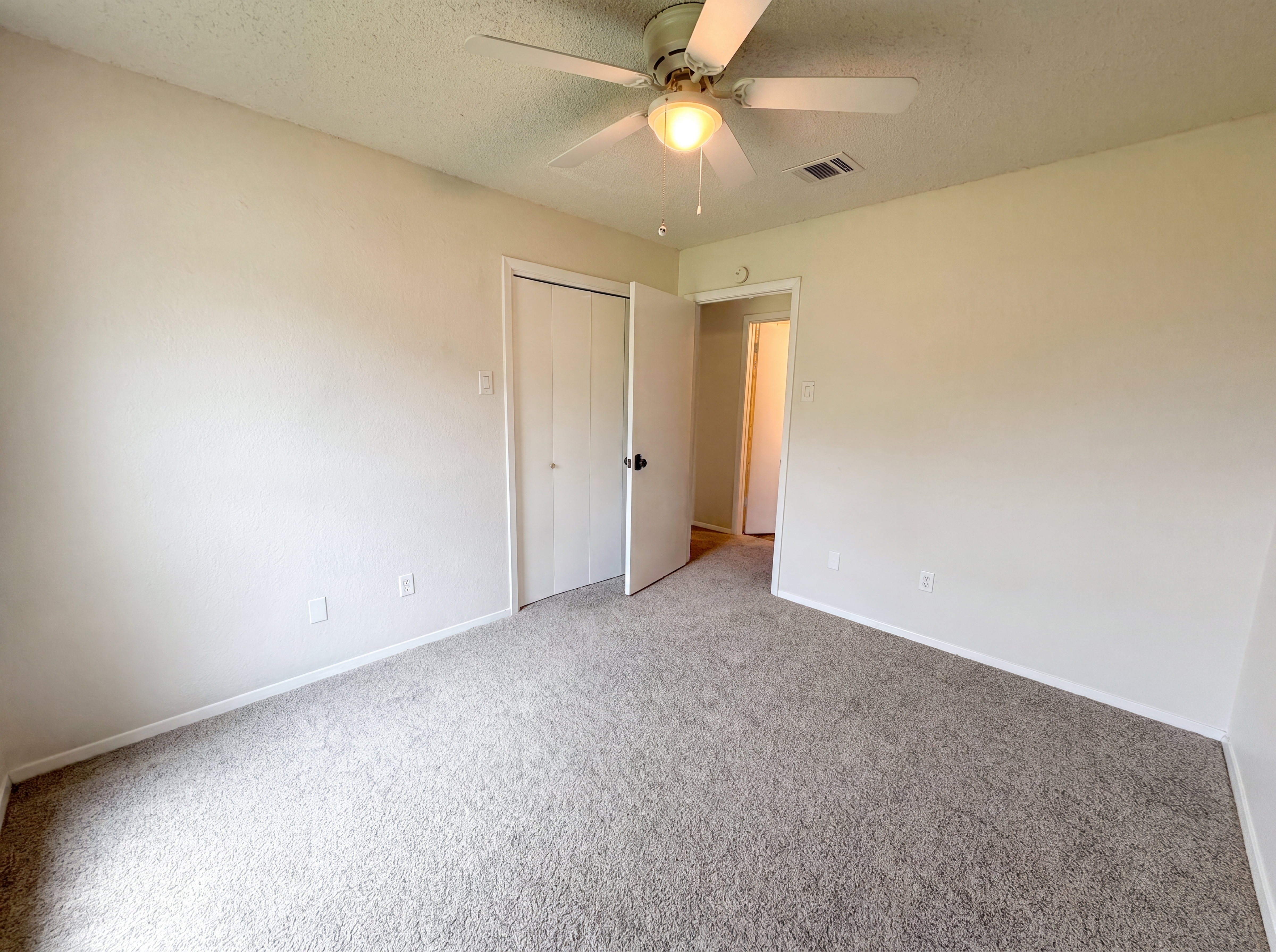 Photo 9 of 16 of 208 Dakota Dr, Hewitt, TX
