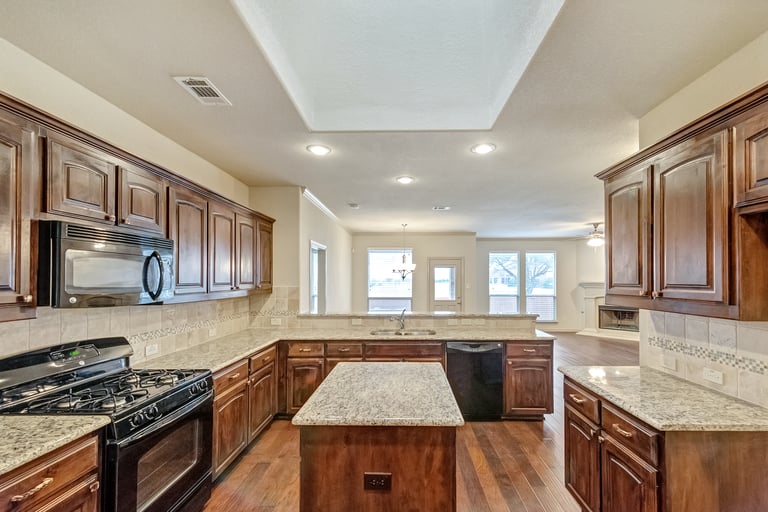 Photo 3 of 28 - 8212 Misty Water Dr, Fort Worth, TX 76131