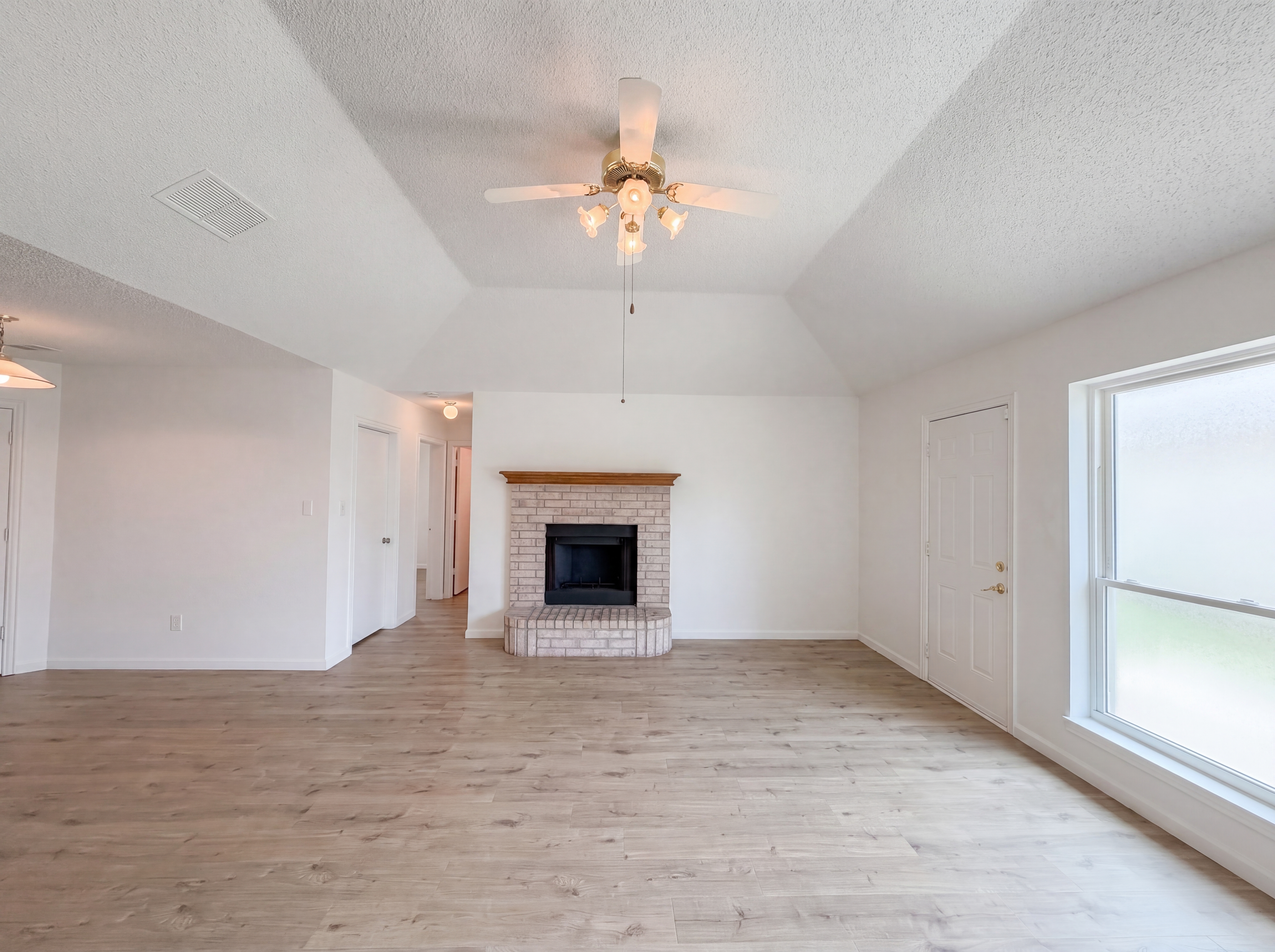 Photo 12 of 22 of 4700 Maryannes Meadow Dr, Fort Worth, TX