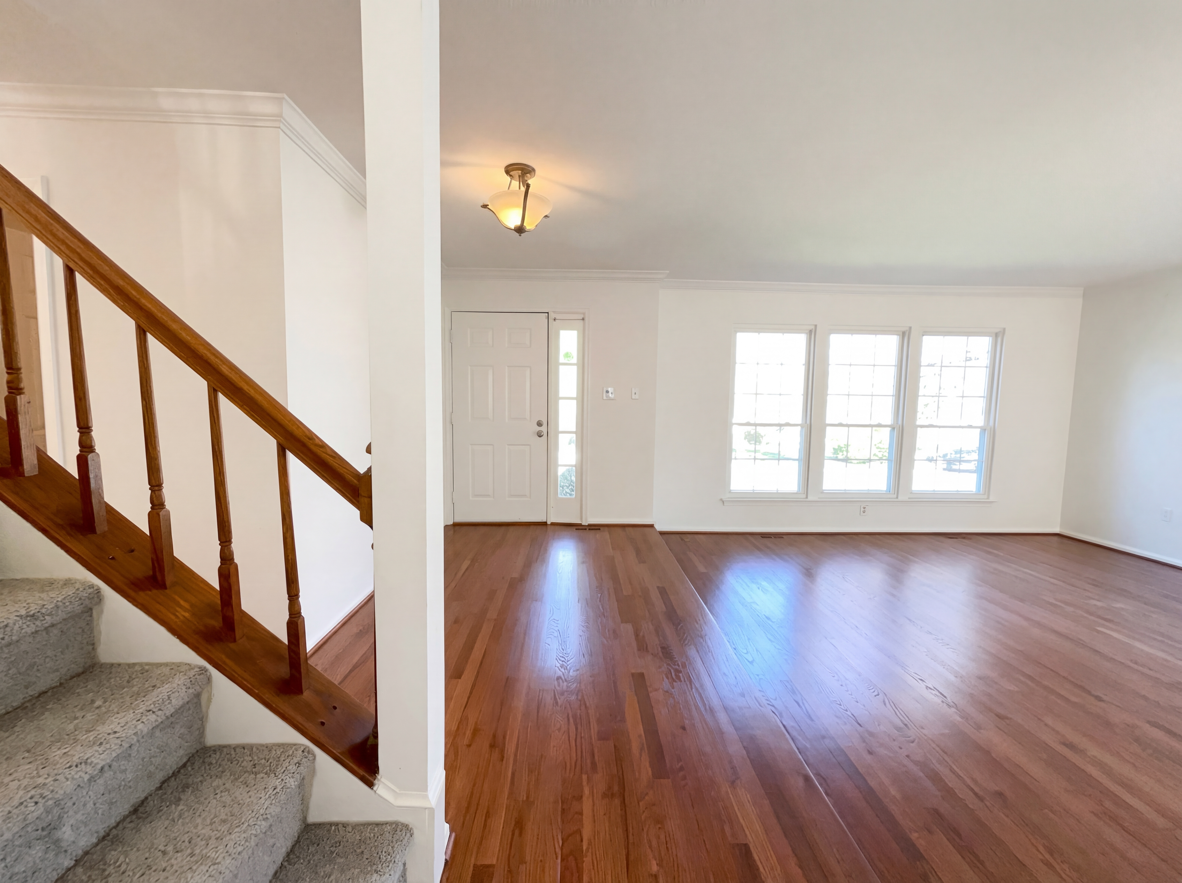 Photo 17 of 48 of 13907 Castle Ct, Chantilly, VA