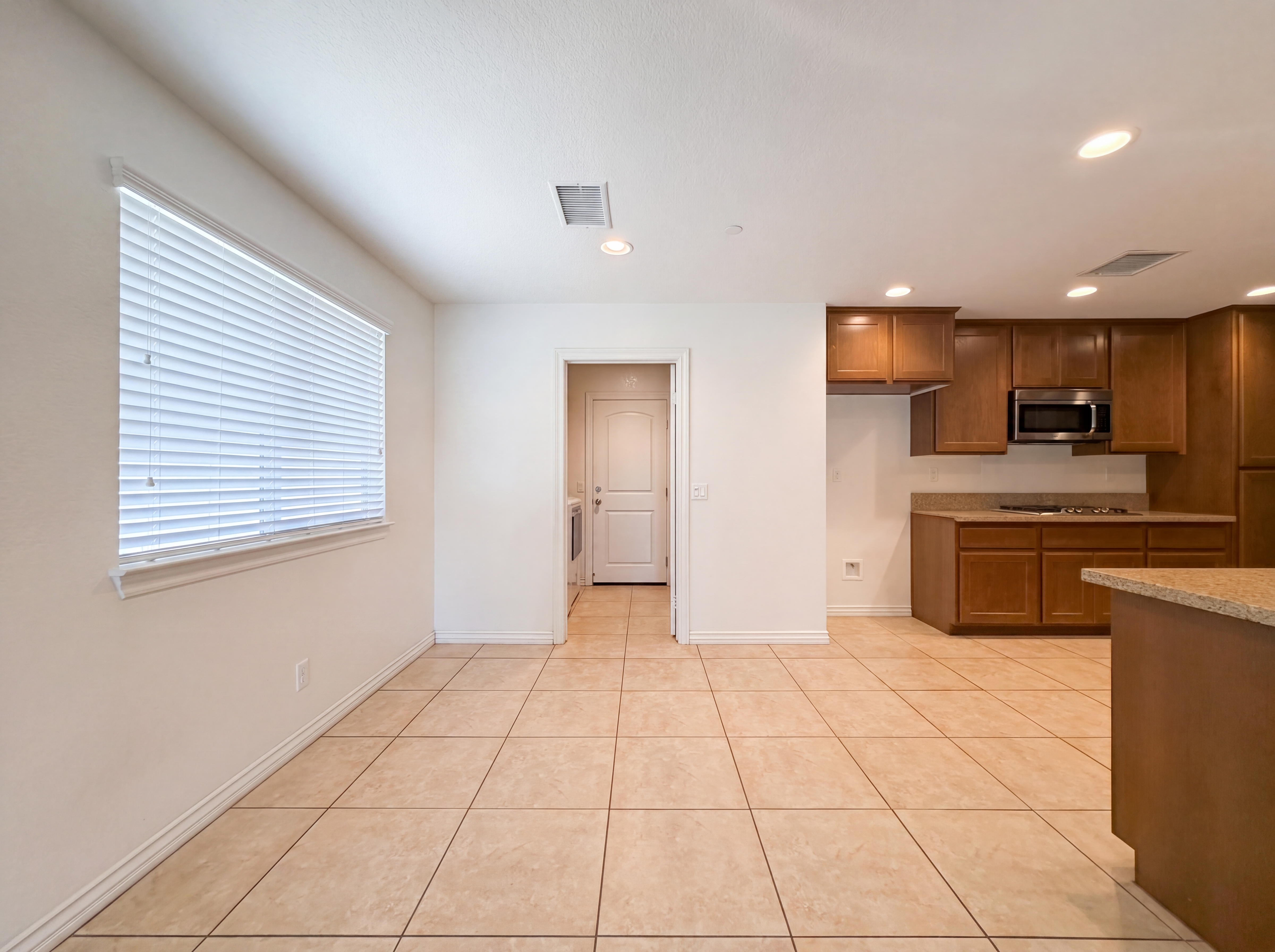 Photo 6 of 27 of 5654 Forry Ct, Lancaster, CA