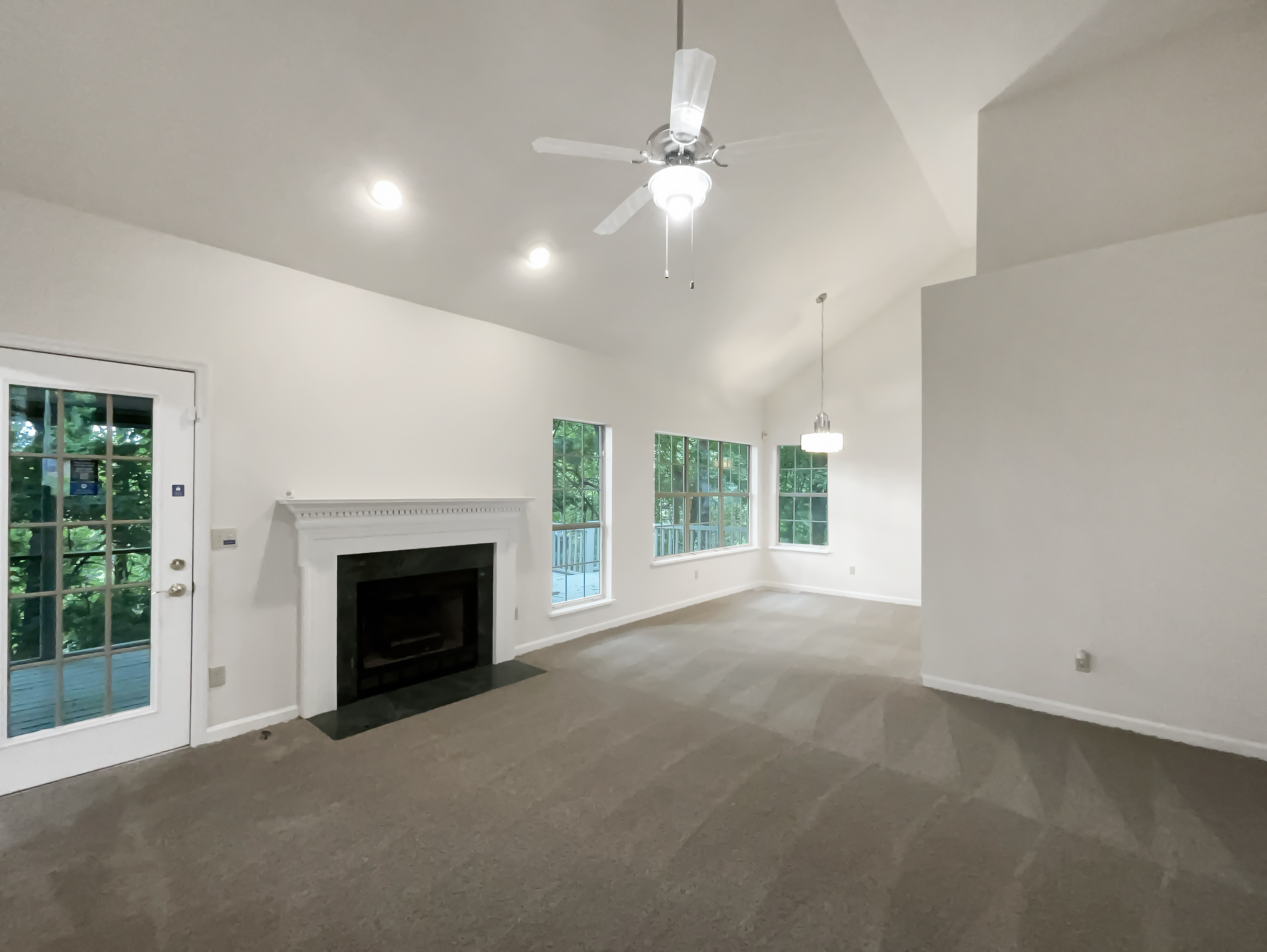 Photo 3 of 33 of 824 N Woodstone Ln, Nashville, TN