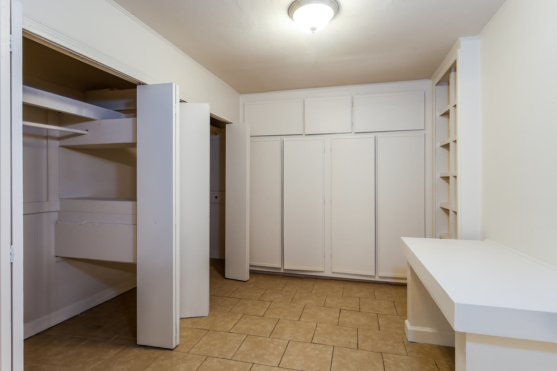 Photo 11 of 21 of 704 Thornton Pl, Mobile, AL