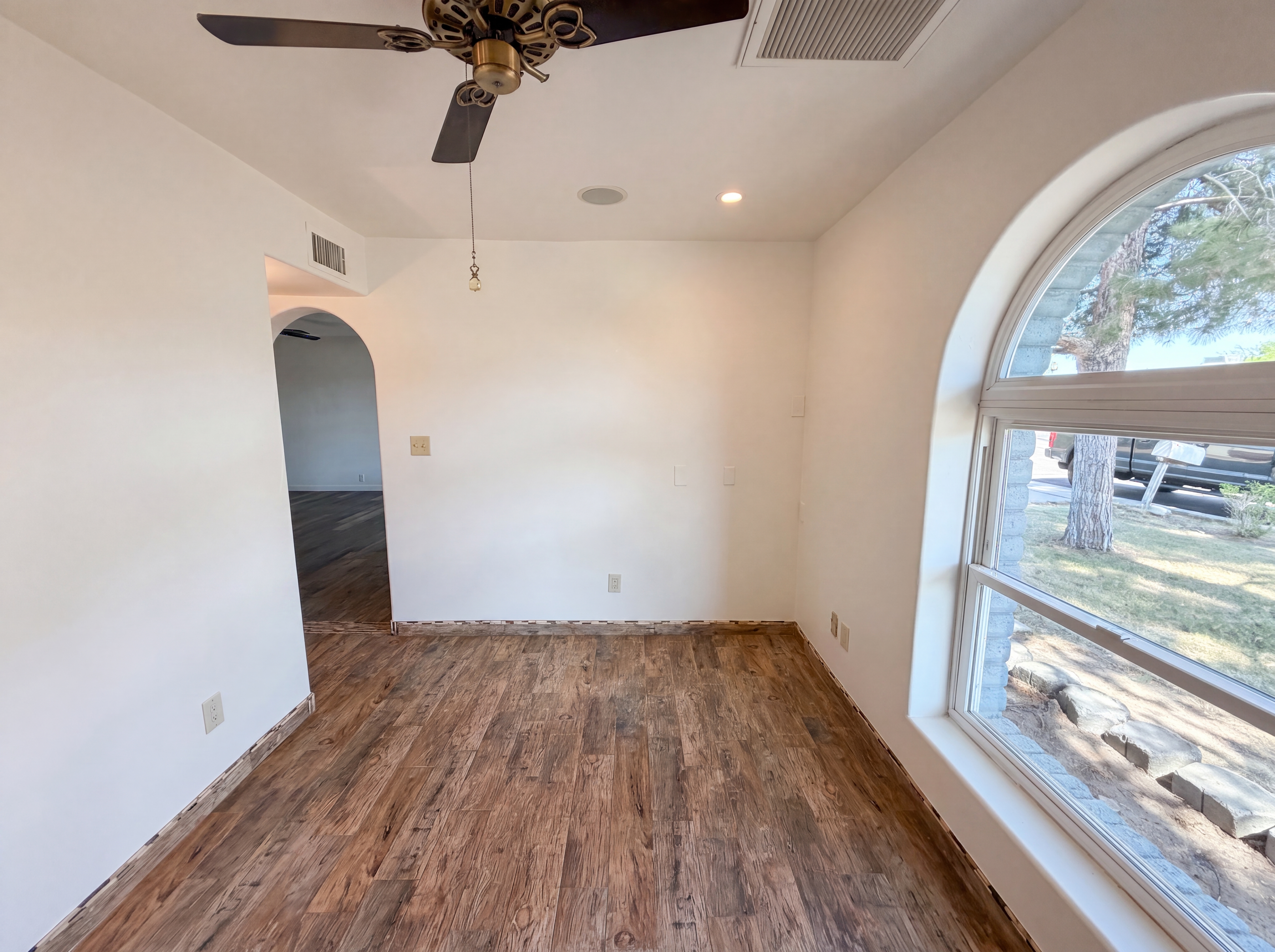 Photo 11 of 25 of 2115 W Danbury Rd, Phoenix, AZ