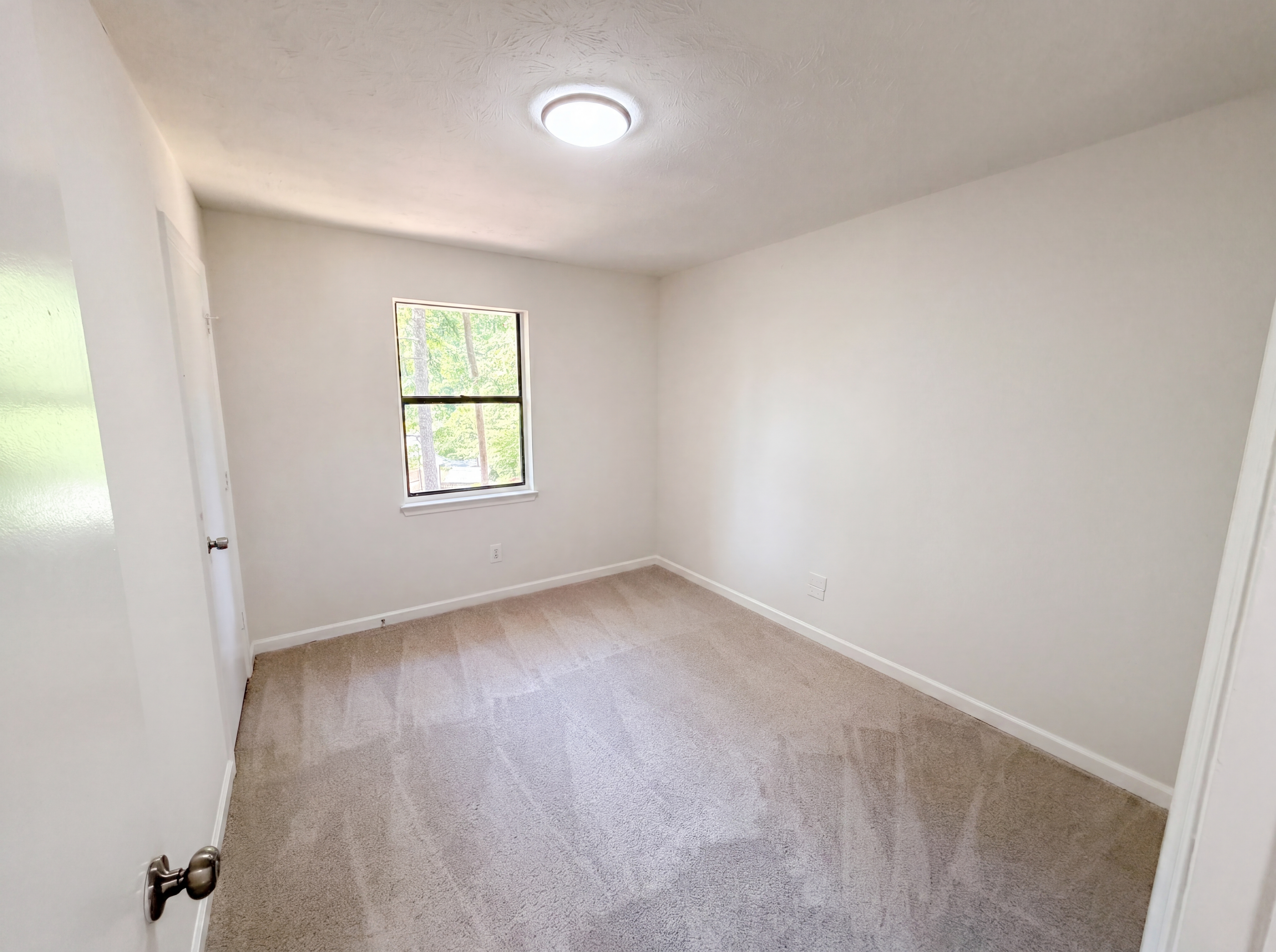 Photo 4 of 20 of 817 Greenhedge Way, Stone Mountain, GA