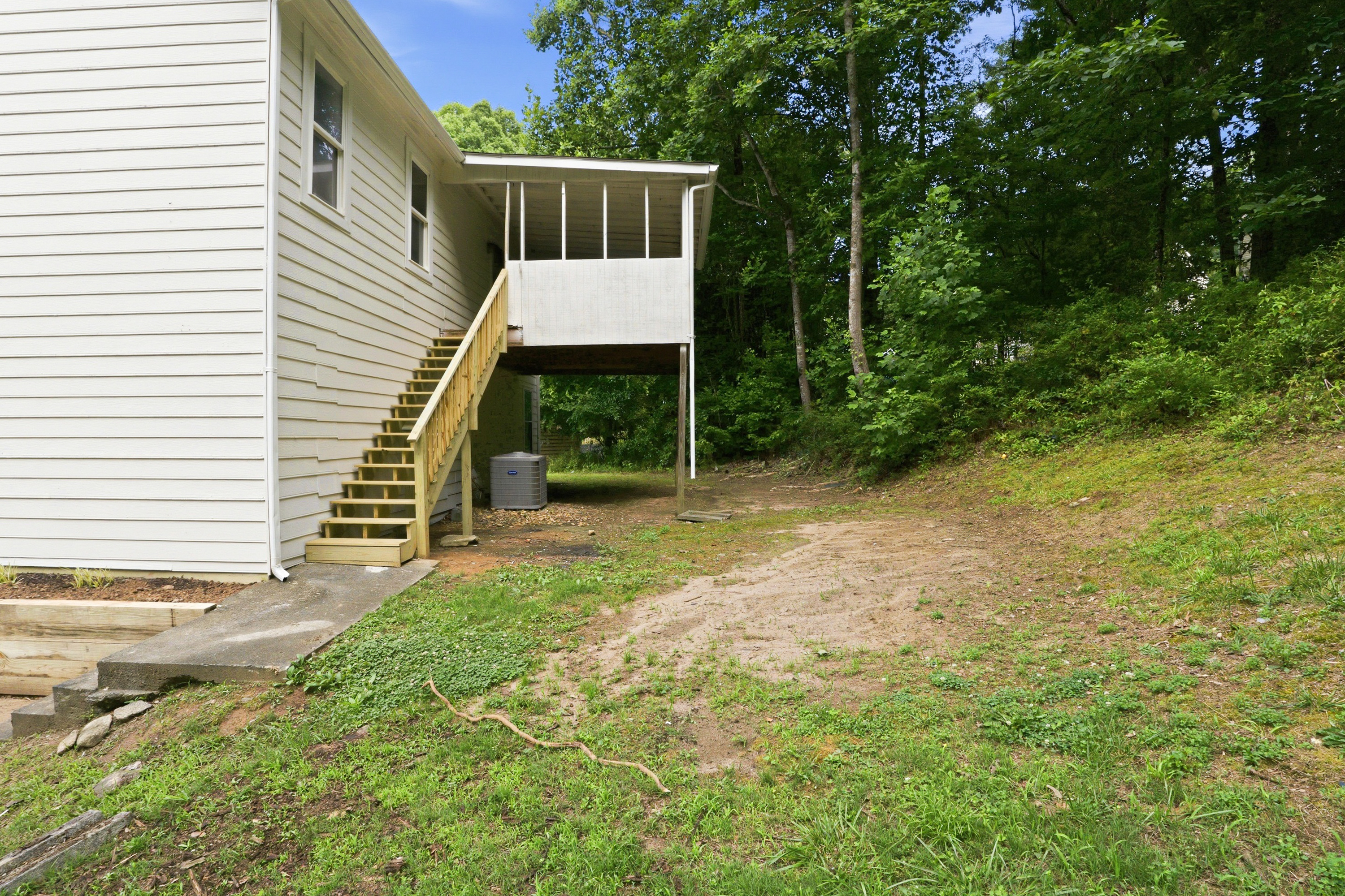 Photo 5 of 32 of 3318 Maison Ct, Lithonia, GA